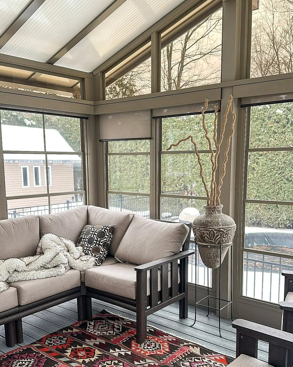 Slim sightlines, clear transoms, and a full acrylic roof system that keeps the space bright even through winter.

Built to extend the season without closing off the backyard.

#SunspaceUbora #SunroomDesign #ThreeSeasonRoom #OutdoorLiving #Sunroom #Co