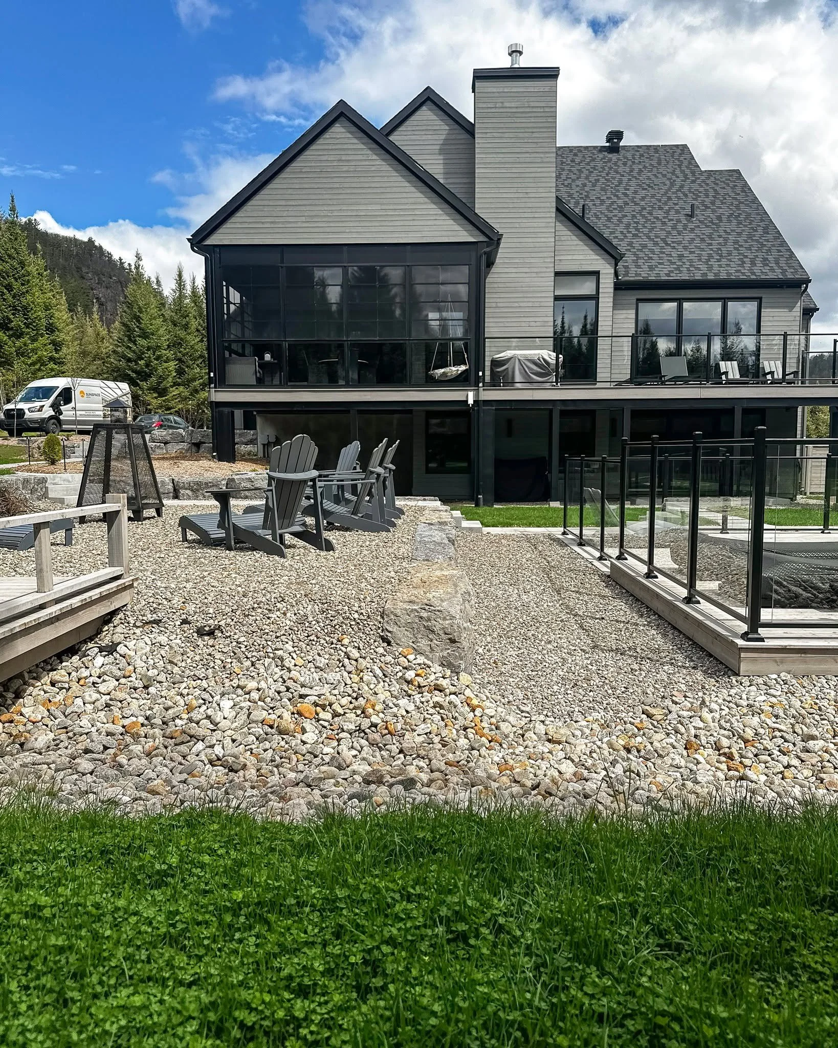 Designed to match the scale and architecture of the home while opening the entire rear facade to the view.

Dark framing, full-height screening, and elevated sightlines completely changed how this property is experienced.

#SunspaceUbora #ScreenRoom 