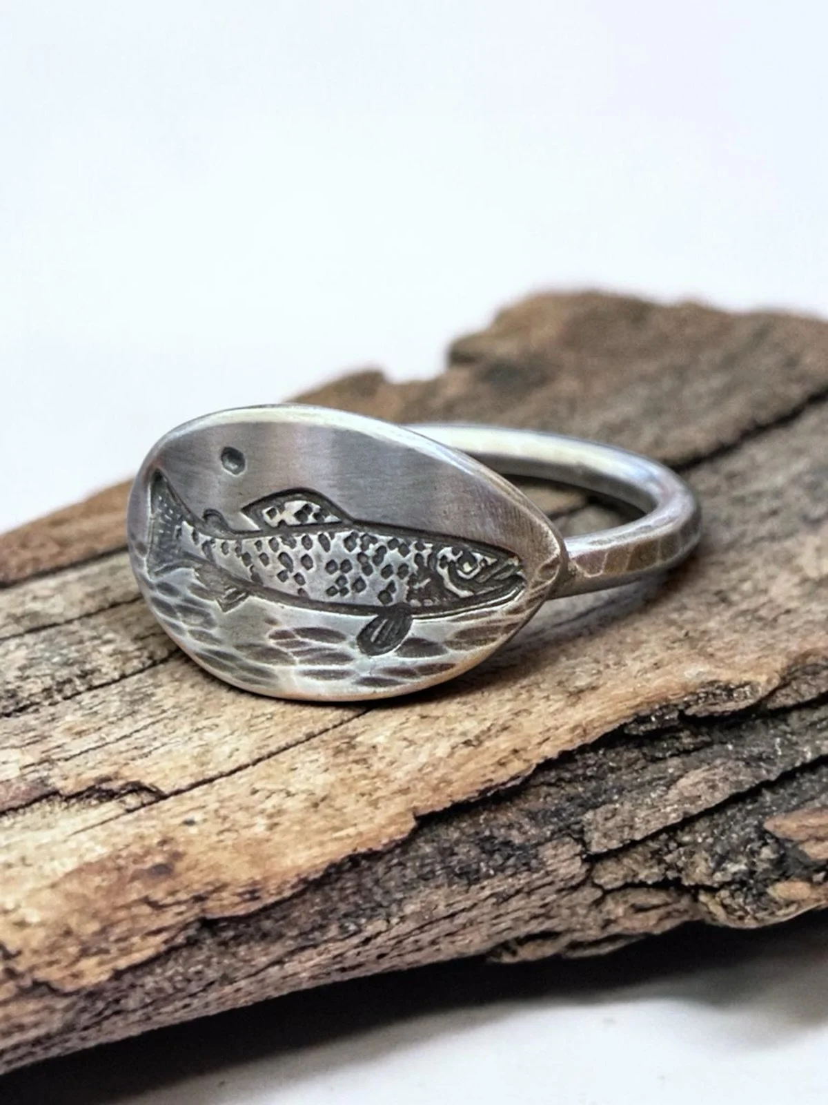 New design for the Bozeman MADE Fair! Trout ring is here 💗 🎣 🐟 
Sterling silver (.925) handmade in Missoula by this hands 🙌 
@handmademt 
See you Friday and Saturday, Bozeman!
#bozeman #flyfishing #flyfishinglife #bigsky #montana