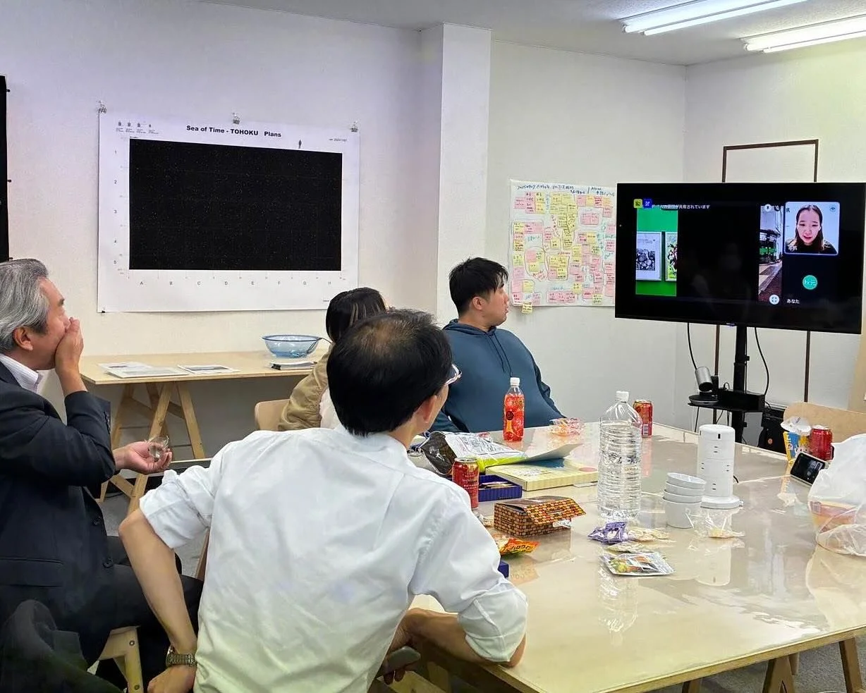 🌕11/6｜月の下アートセンターオープンデー🌕

こんにちは。
朝晩の冷え込みに冬の足音を感じる今日この頃。
大きな月が見えるなとおもっていたら、この日はスーパームーンだったんですね🌝

久しぶりのオープンデーだったので、集まった人たちと最近どうですか？と言葉を交わしたり、
「山形国際ドキュメンタリー映画祭」で福島に関連する映画作品をみた運営メンバーの日向志帆 @longsleeper_o0 
や鈴木みなみ @minami.cotohana から感想のシェアもしてもらいました。

体験や経