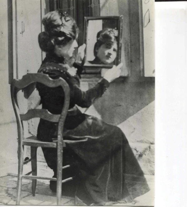 1919 IR au miroir.jpg