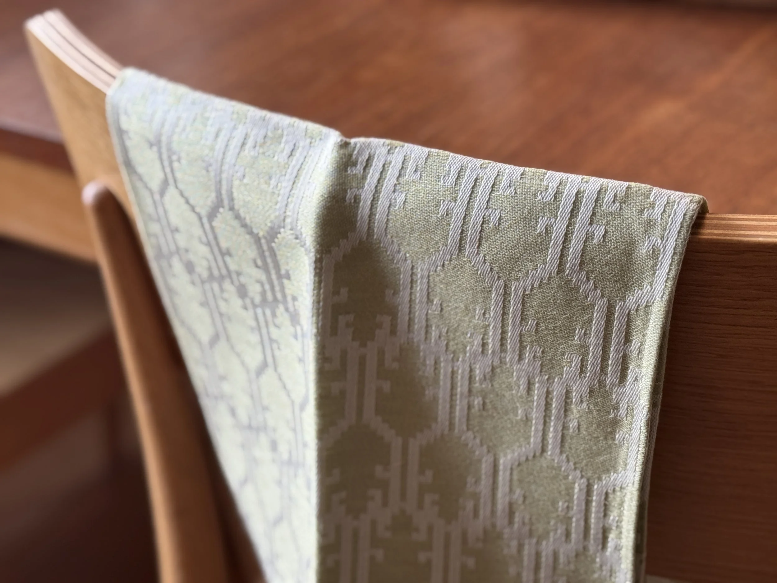 Linen & cotton tea towel Rattus light green. 