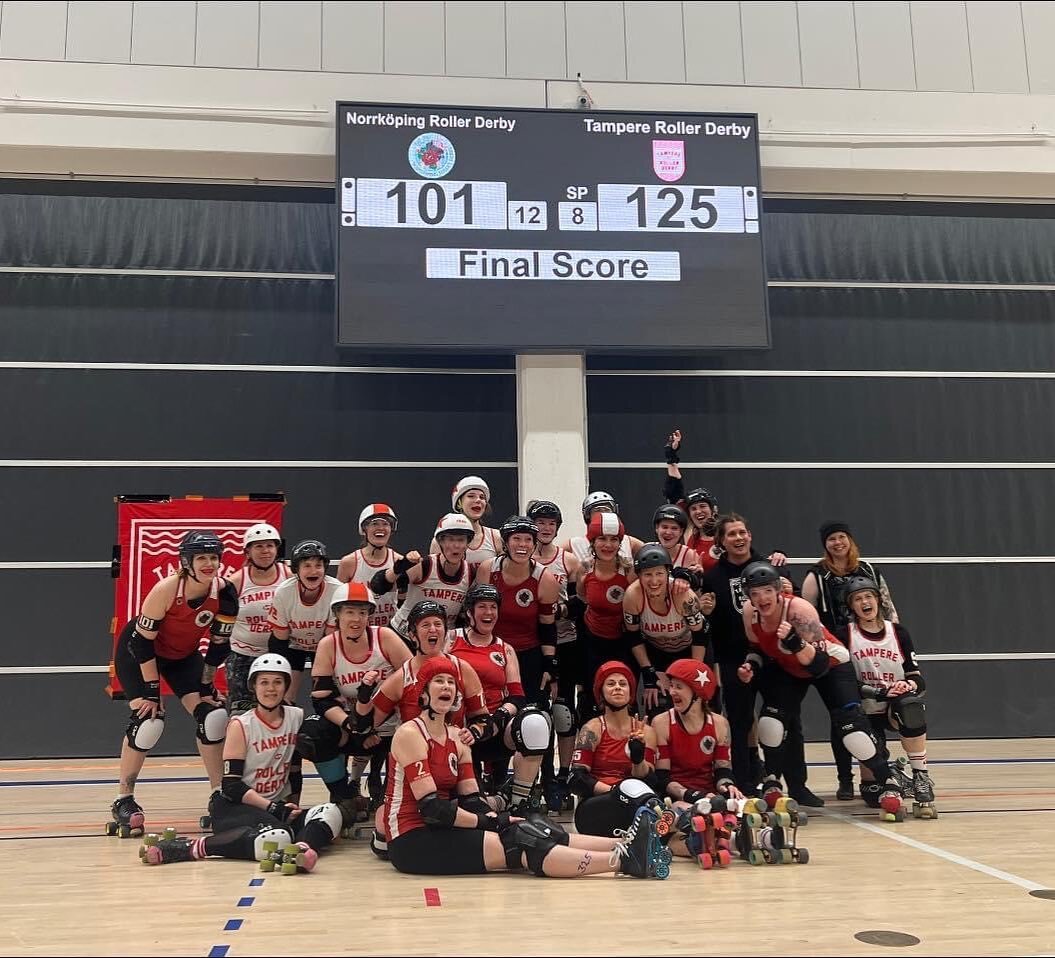 Final game of our April Pass Tournament. What fun we had! Once again, thank you @norrkopingrollerderby for being here. It was a long time coming and we&rsquo;re so glad we finally got it to happen! 🙌🏼❤️ 

#muntrd #rollerderby #rollerderbybout #roll