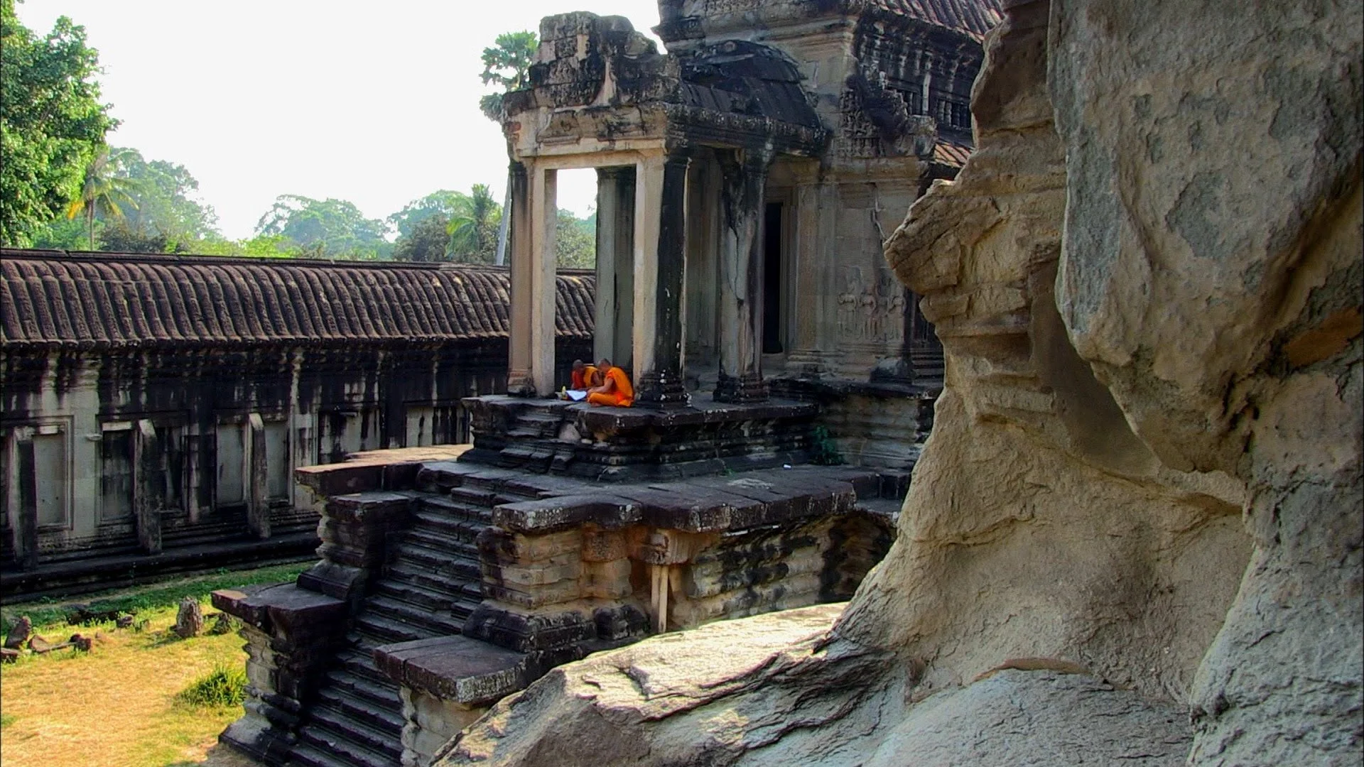 angkor_entre_ciel_terre.jpg