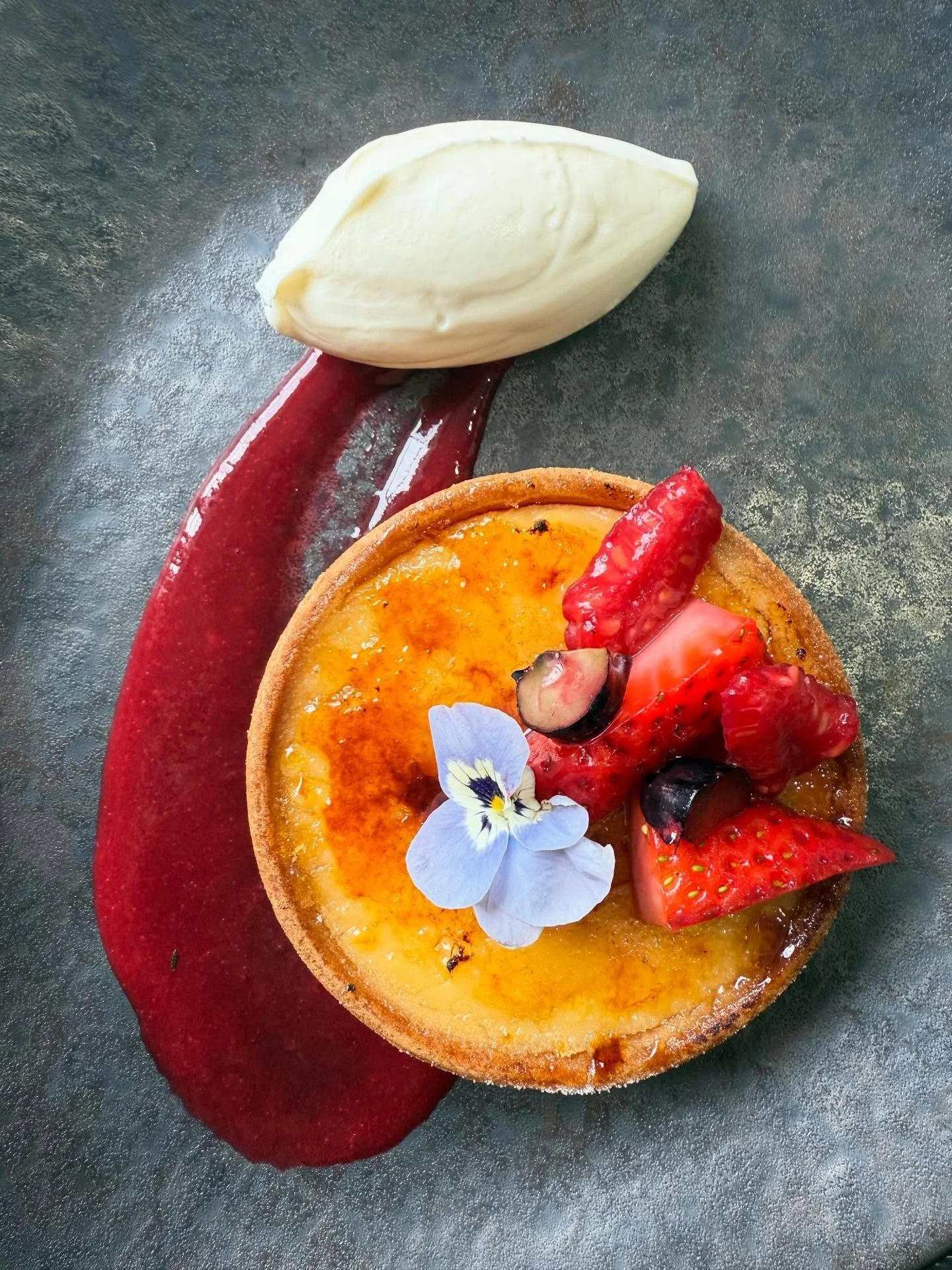 Glazed lemon tart, cr&egrave;me fraiche #eventcatering #wedding #weddingdessert #earthcatering