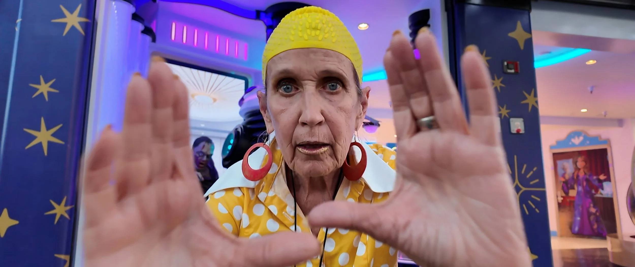 Linda Sibio in Cracked Eggs 03.jpg