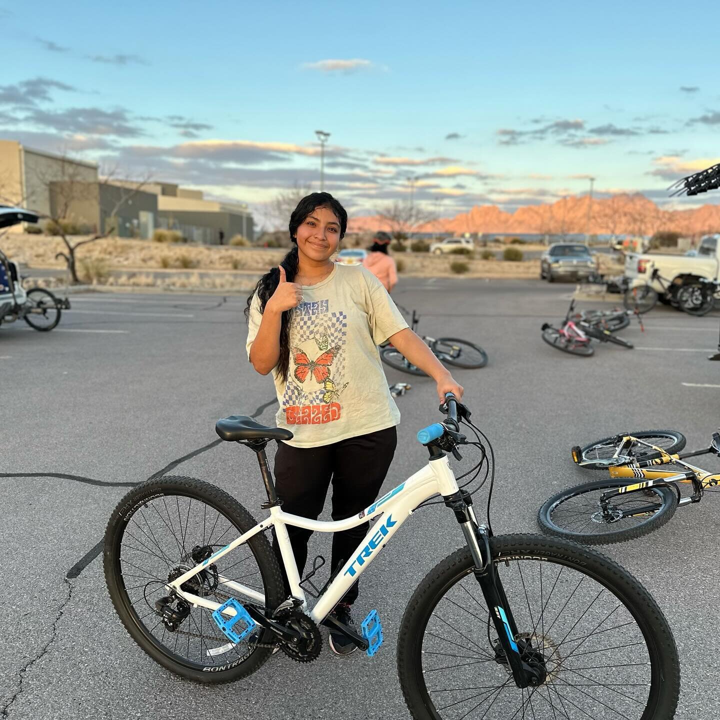 New bike!!! New bike rack day!!! We are so grateful for the commitment and enthusiasm of our second year students. They totally earned these new wheels and we are happy we were able to provide them with these sweet rides thanks to Free bikes 4 kids N