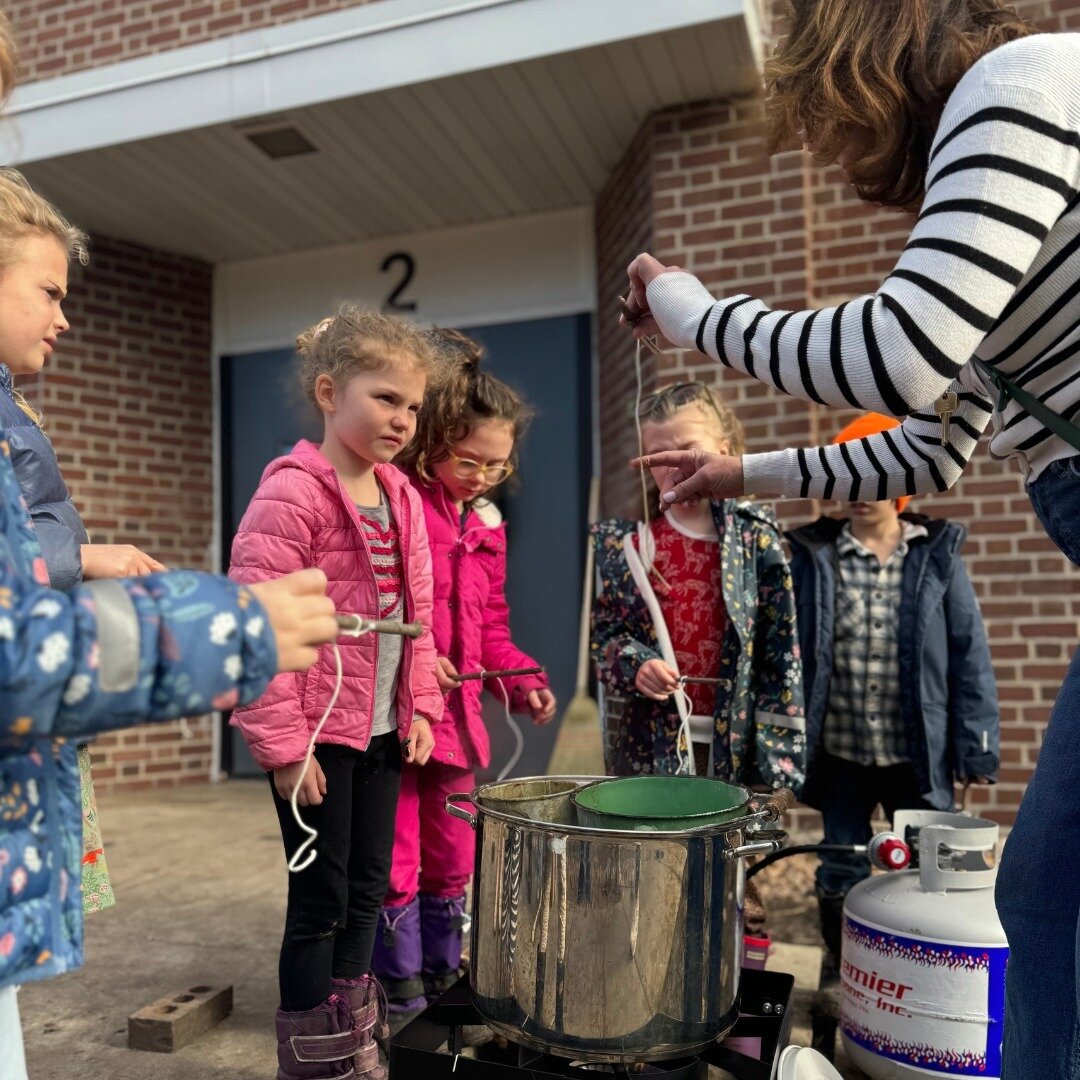 Meadowlark students and families celebrated Candlemas last Friday. The children lined up to dip their very own beeswax candles!

#meadowlarkmicroschool #candlemas #waldorfinspired #naturebasedlearning #candledipping #beeswaxcandles #columbiaheightsmn