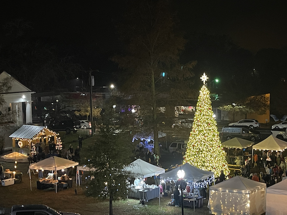 Pendleton Tree Lighting Draws Crowd Despite Rain