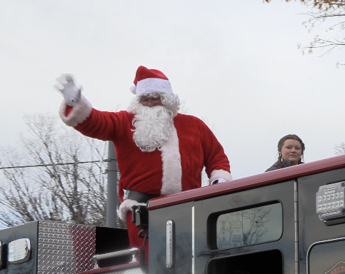 Belton Sees Good Crowd for Christmas Parade
