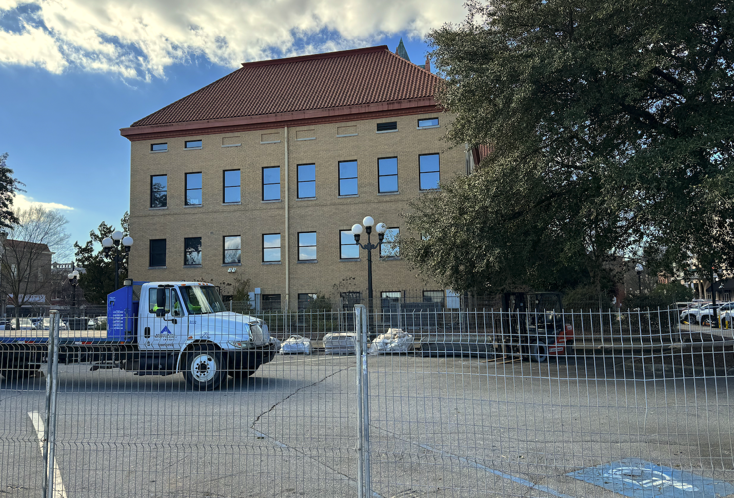 Courthouse Repairs Close Road Downtown