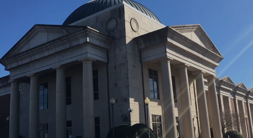 Council Gives Initial Approval to Expanding Library Board Despite Citizen Concerns