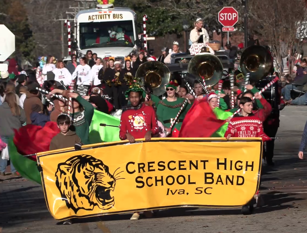 North Pole Wind Blows Holiday Cheer into Iva Parade
