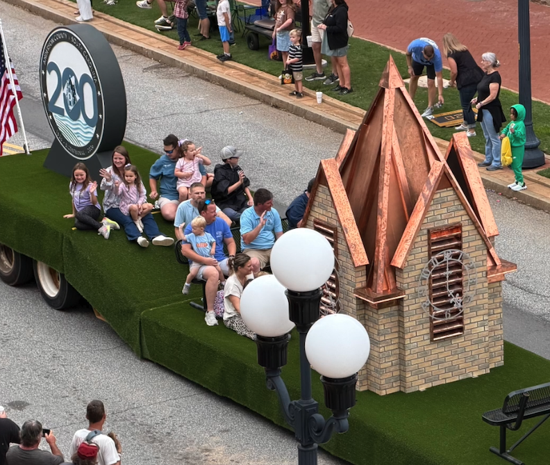 County Marks History with Downtown Bicentennial Parade