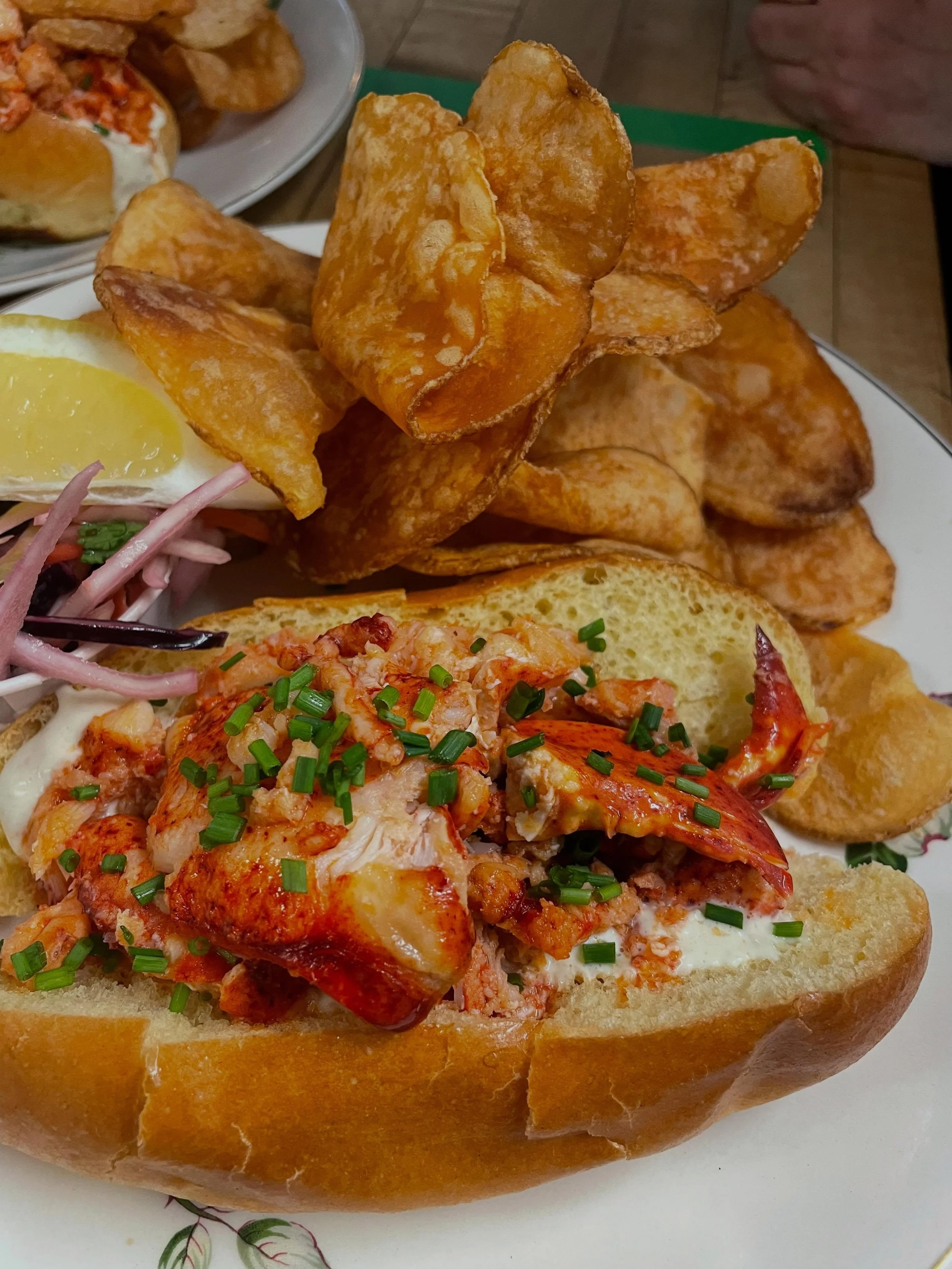 How we roll&hellip;

We think this is the perfect expression of a Lobster Roll.

Atlantic Lobster painted in garlic butter, brioche bun, old bay aioli, slaw, pickles and house chips

🦞