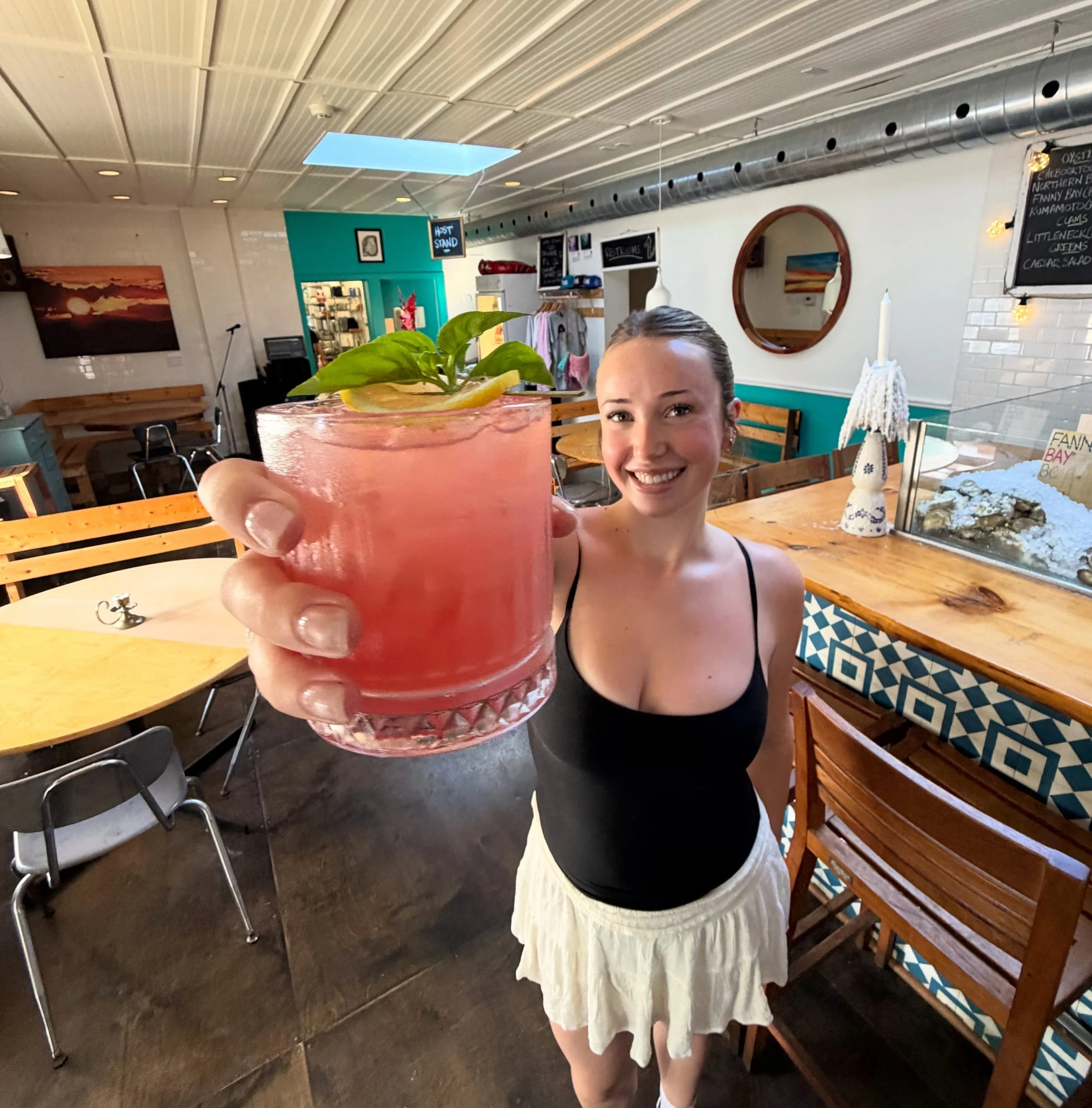 Late summer Cocktail

Watermelon Gin Smash 

Fresh watermelon from our dearest @laundryfarms 
Gin from our pals @barebonesdistillery 

Vibes @reyaparker