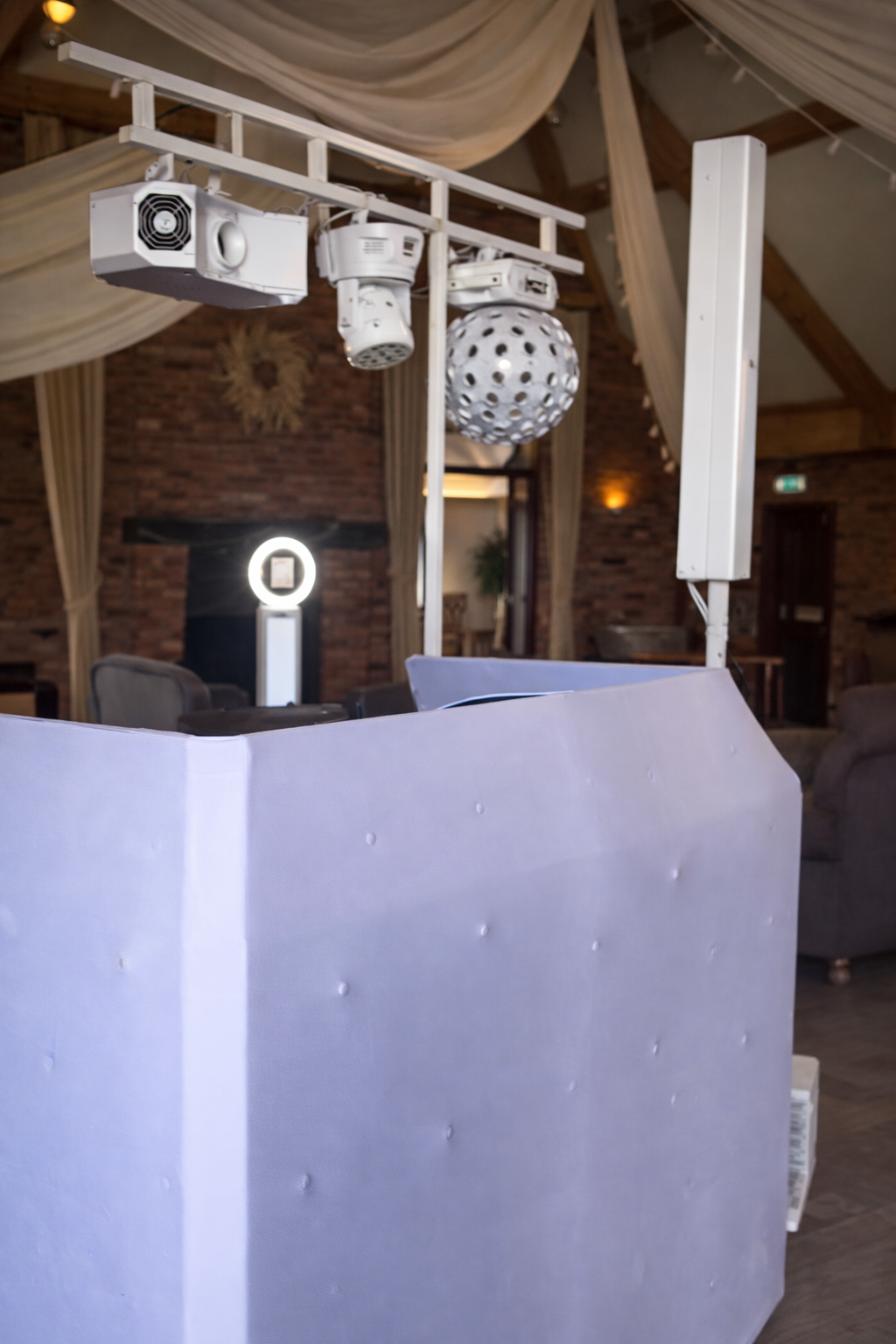 DJ vs Live Band: Which Is Best for Your Wedding?