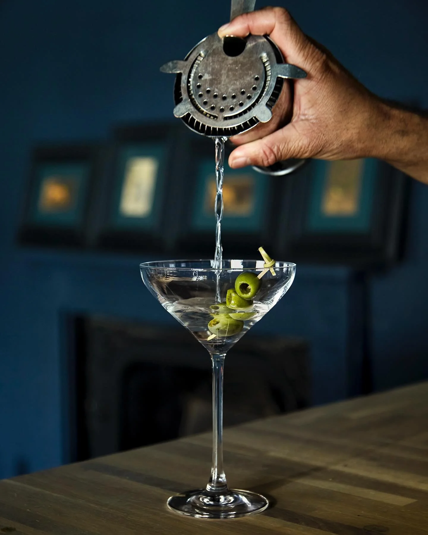 &pound;6 Martinis at The Union every Wednesday and Thursday evening from 530pm to 830pm 🍸

Do you need even more reason to pop in for a mid-week drink? OK&hellip; Negronis and Margaritas are also &pound;6. 

Cheers to that! 

📸: @becabjones