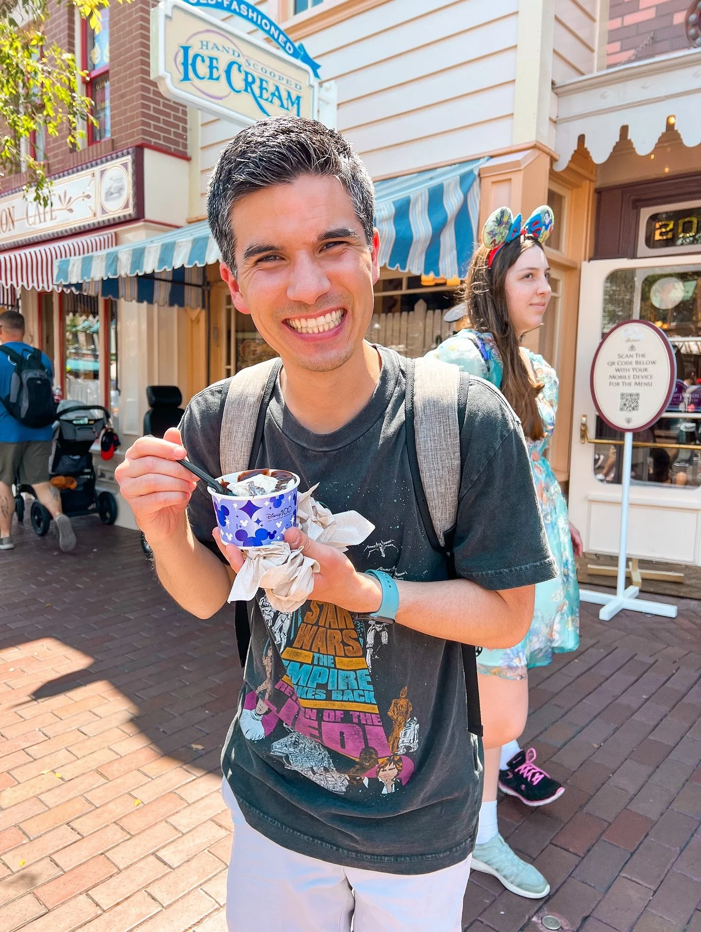 Summer at Disneyland can be HOT 🔥&hellip; but don&rsquo;t worry, that doesn&rsquo;t mean you can&rsquo;t have a good time ☺️✨ 

On this week&rsquo;s episode of Market House, we&rsquo;re sharing our top tips to beat the heat at Disneyland! From froze