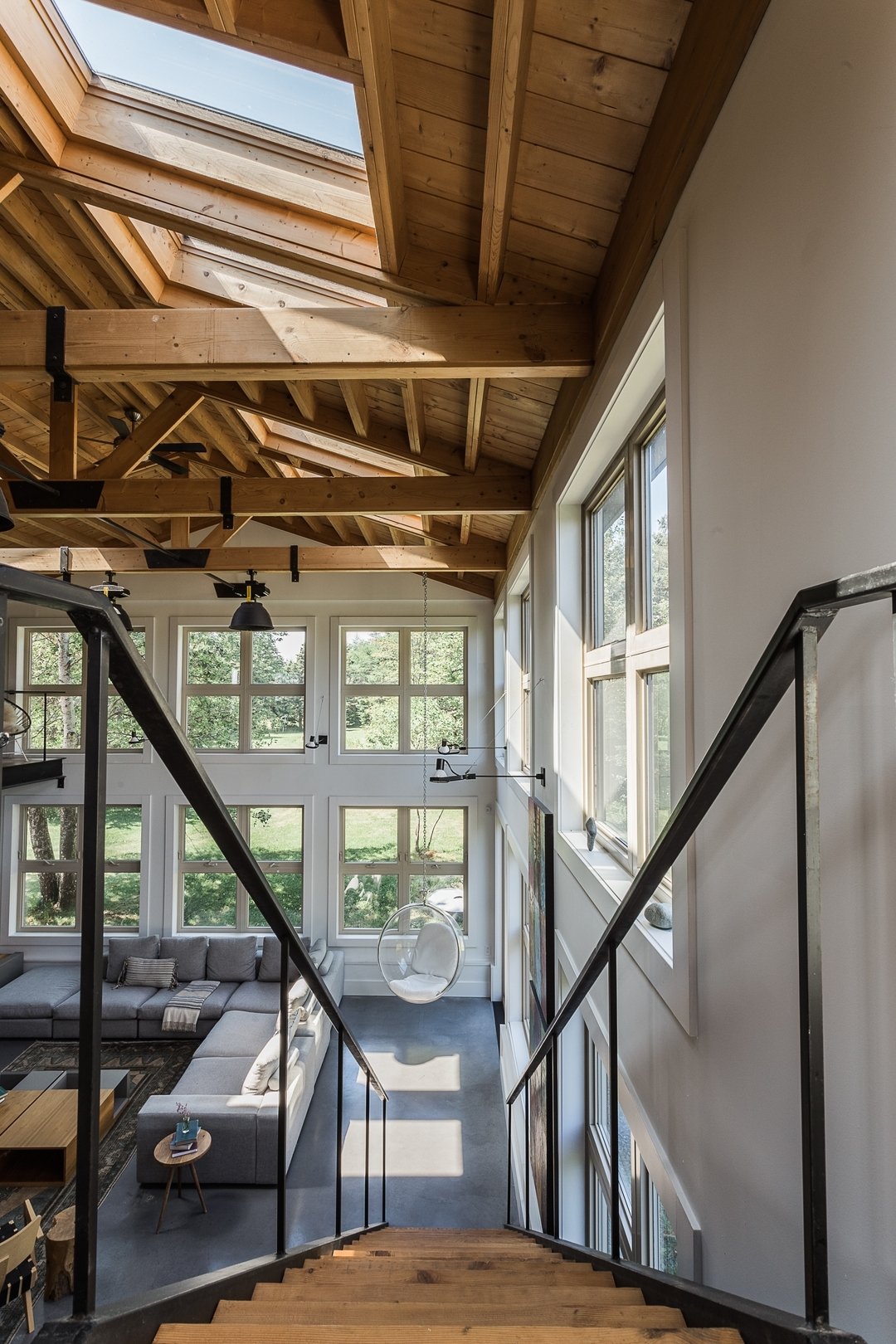 🌲 Set on four scenic wooded acres, this retreat is an entertainer's paradise! The chef's kitchen boasts a dining table that seats twelve, and there are plenty of games, an extensive book collection, an outdoor fire pit, an artist&rsquo;s shed, and a