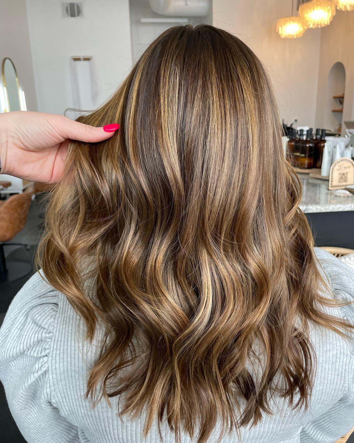 ✨ Balayage Transformation ✨

Swipe to see the magic! 👉🏼➡️ after &amp; before 

I love a good balayage transformation! 😍 My lovely new client came in with a balayage that had grown out from over a year ago! 

With some balayage hair painting, we we