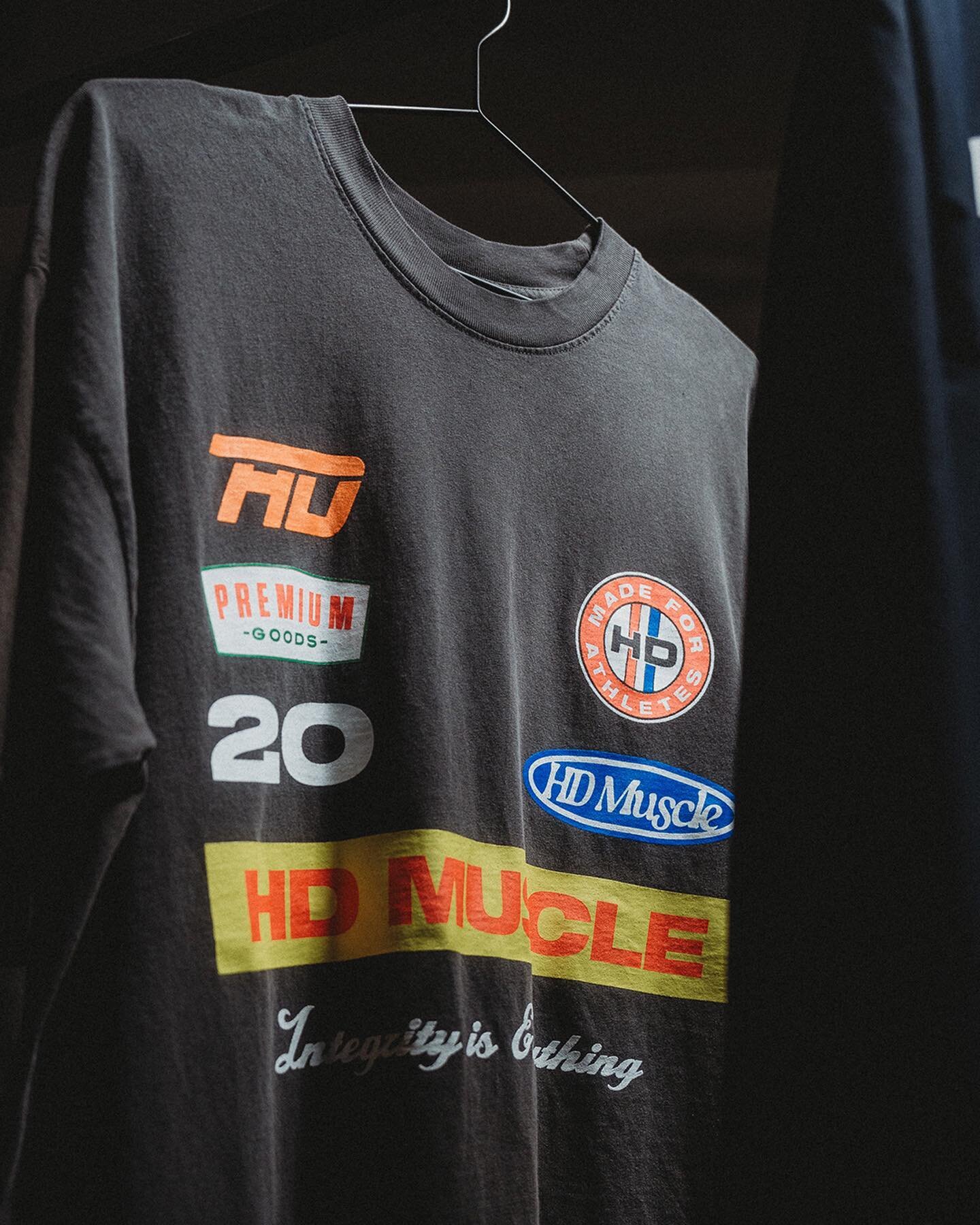 FRESH FITS = BETTER LIFTS 🏎️💪 New shirt designs for the @hd.muscle &ldquo;Pit Crew&rdquo; collection. #scottayedesignedthat 
-
📸 @aaronmarasigan_