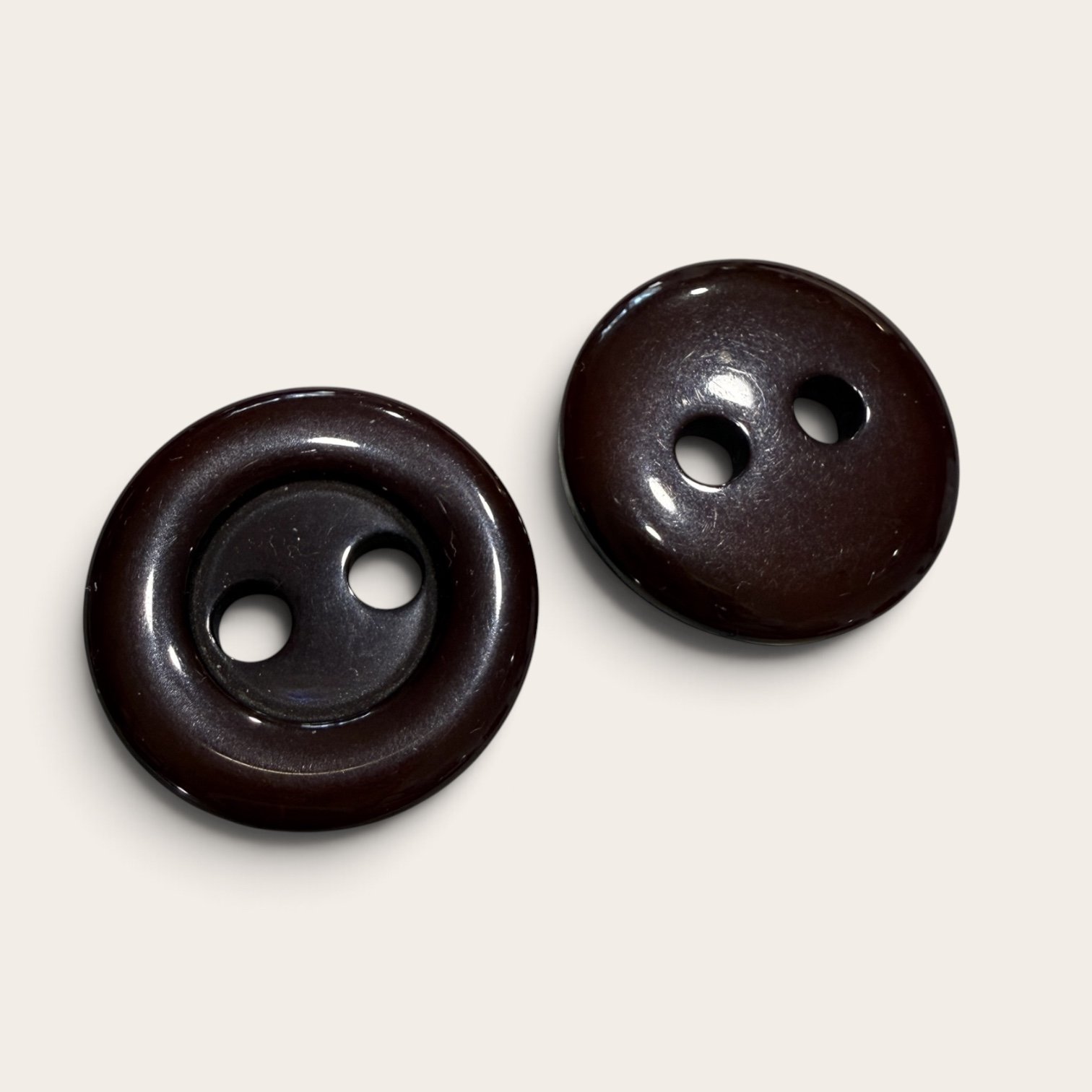 BUTTONS-36L (7/8”) Dark Reddish-Brown Two-Hole Buttons – Set of 6