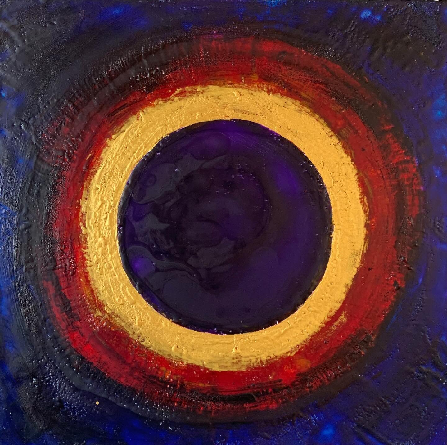 Totality.  I didn&rsquo;t make it to northern Maine for 100% totality, but we were at 96% here. And what&rsquo;s an artist&rsquo;s imagination for, anyway? This painting is in encaustic, with shimmery gold highlights in @rfpaints ancient gold. 

.
.
