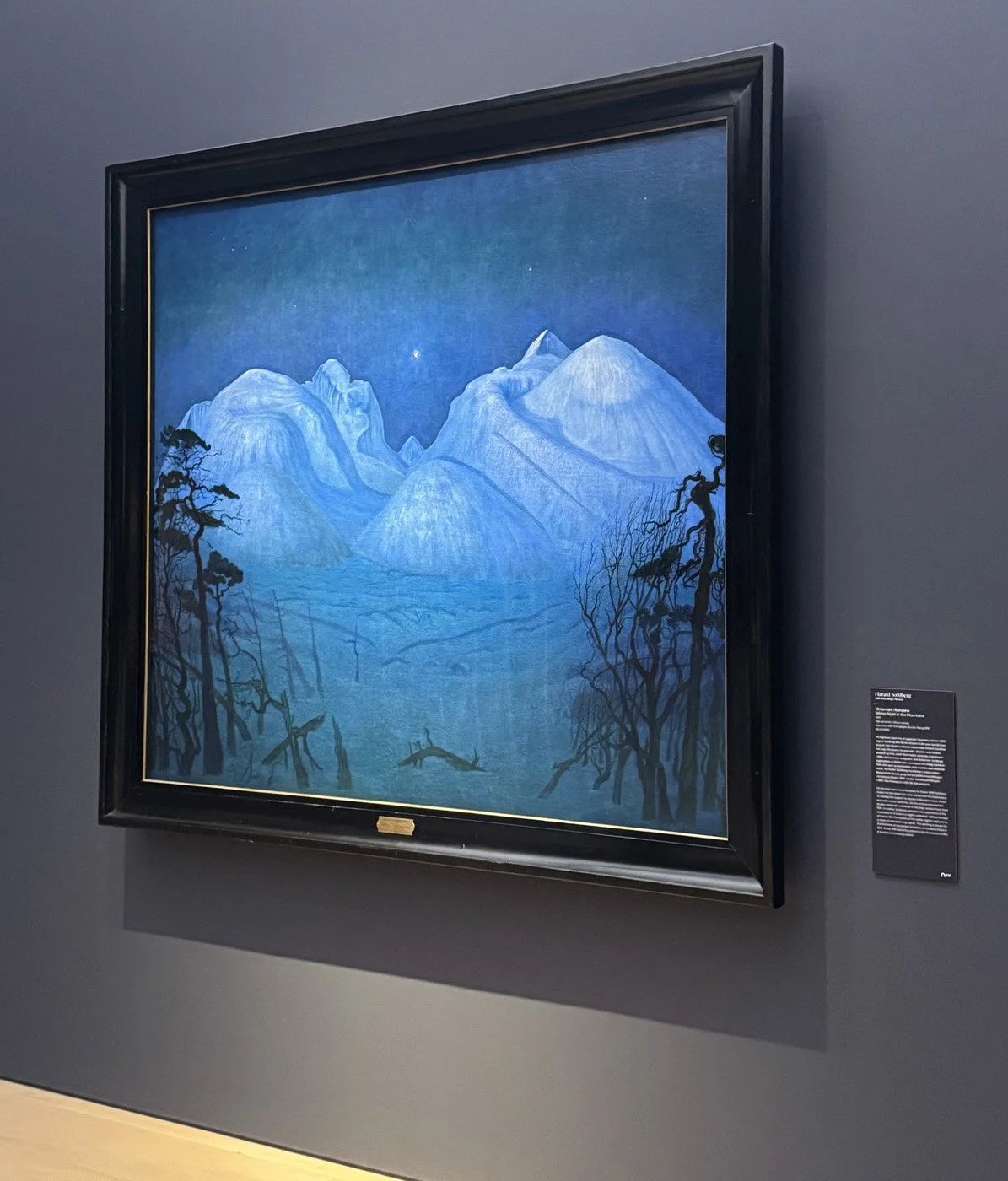 Painting of mountains at twilight (the Blue Hour) in shades of deep blue by Norwegian artist Harald Sohlberg, a contemporary of Munch