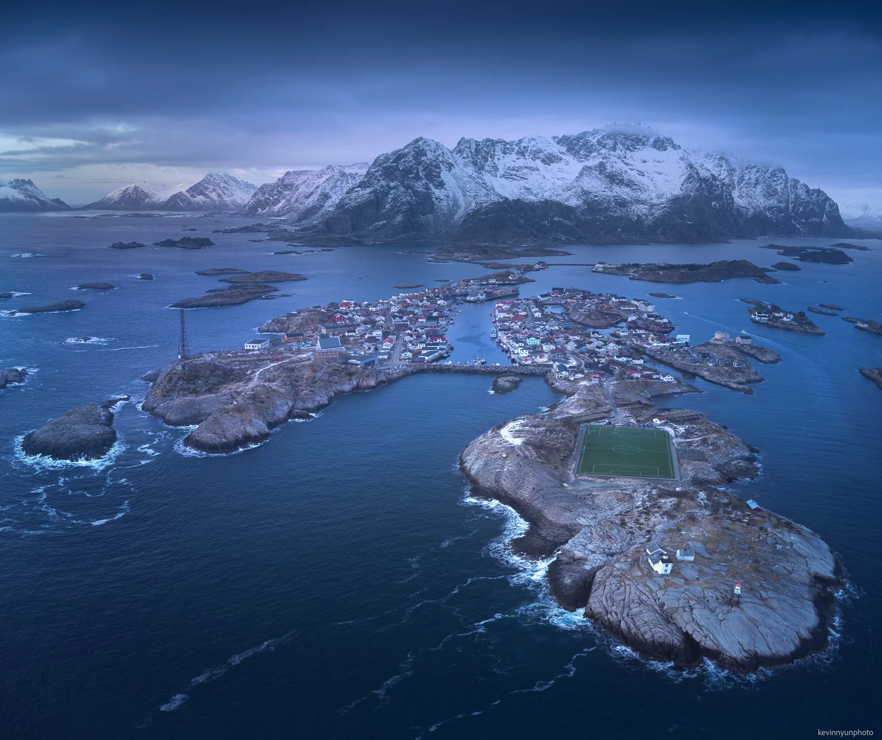 A-LN_Kevin-Nyun_Henningsvaer-1.jpg
