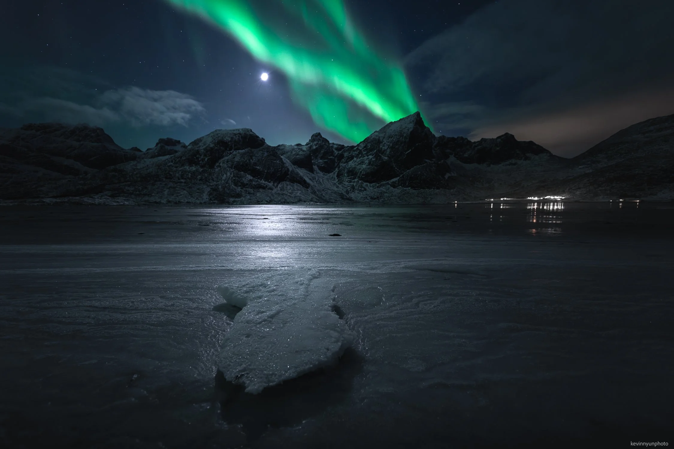 A-LN_Kevin-Nyun_Flakstad-Peak-Auroras-1.jpg