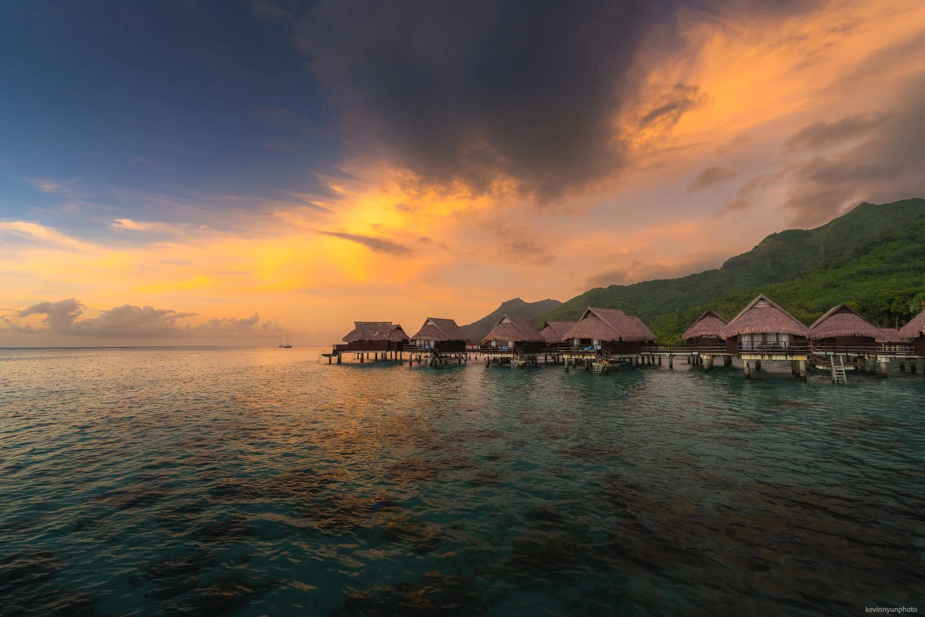 A-LN_Kevin-Nyun_Moorea-Bungalow-1.jpg
