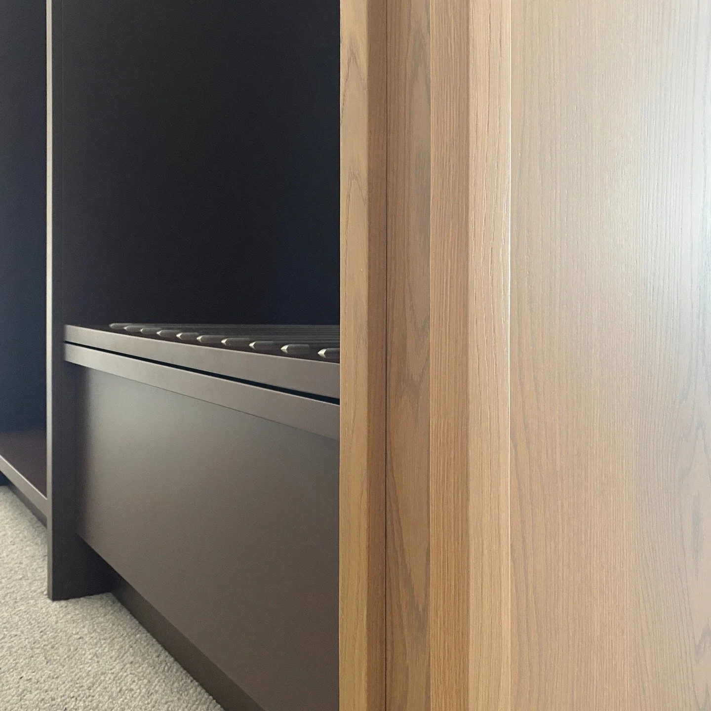 d e t a i l s - N E W L O D G E 

client: @craggyrange 
architect: @clarkson.architects 
interiors: @maho_interiors 
builder: @ainsworth_collinson 
joiner: Hawkes Bay Furniture
carpet: @artisancollectivenz 

#nzinteriordesign #lodge #details #nzinter