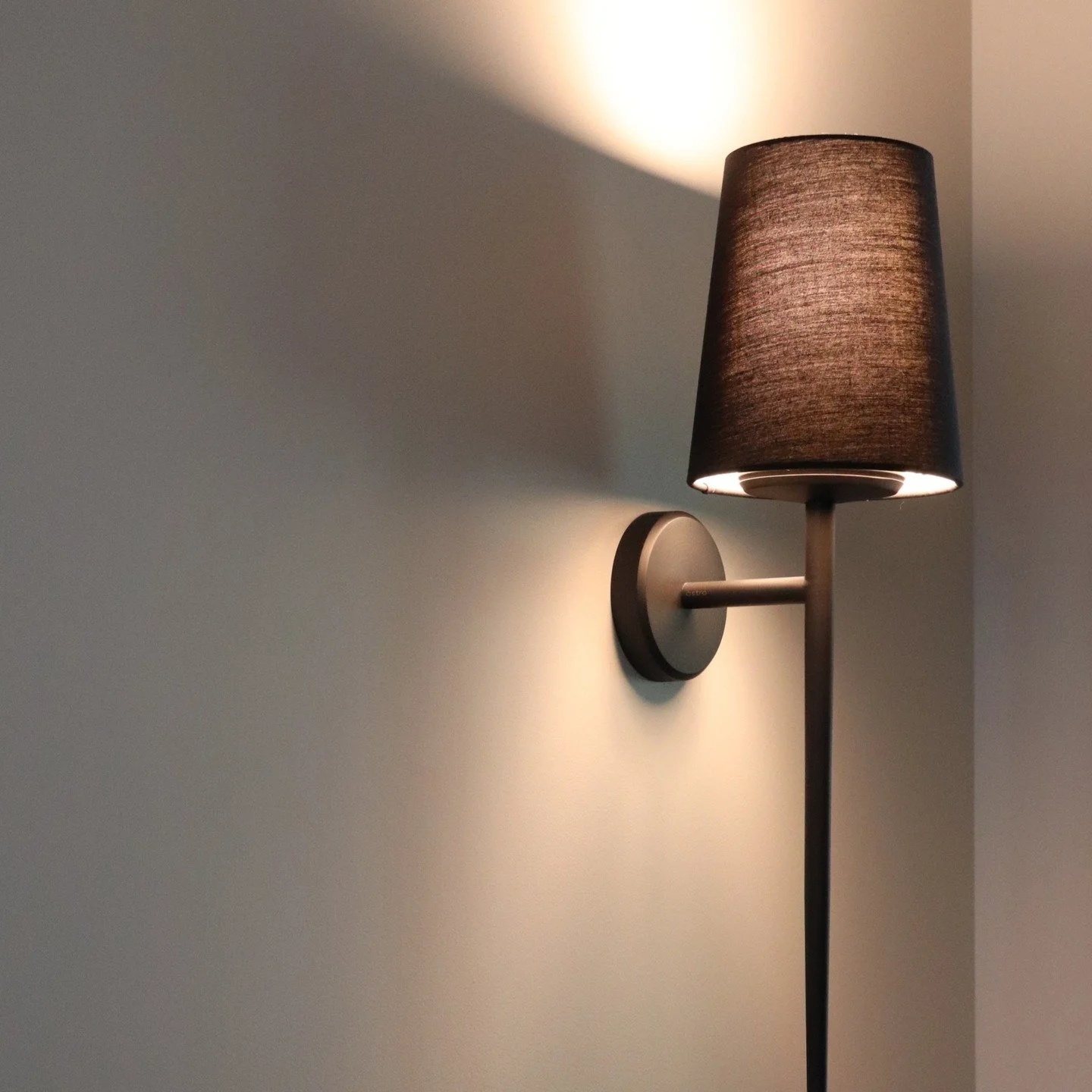 Beautiful wall lights by @eccnewzealand outside each bedroom in the @craggyrange Lodge create a quiet moment.

#nzlodge #nzinteriors #walllight #hawkesbayinteriordesigner