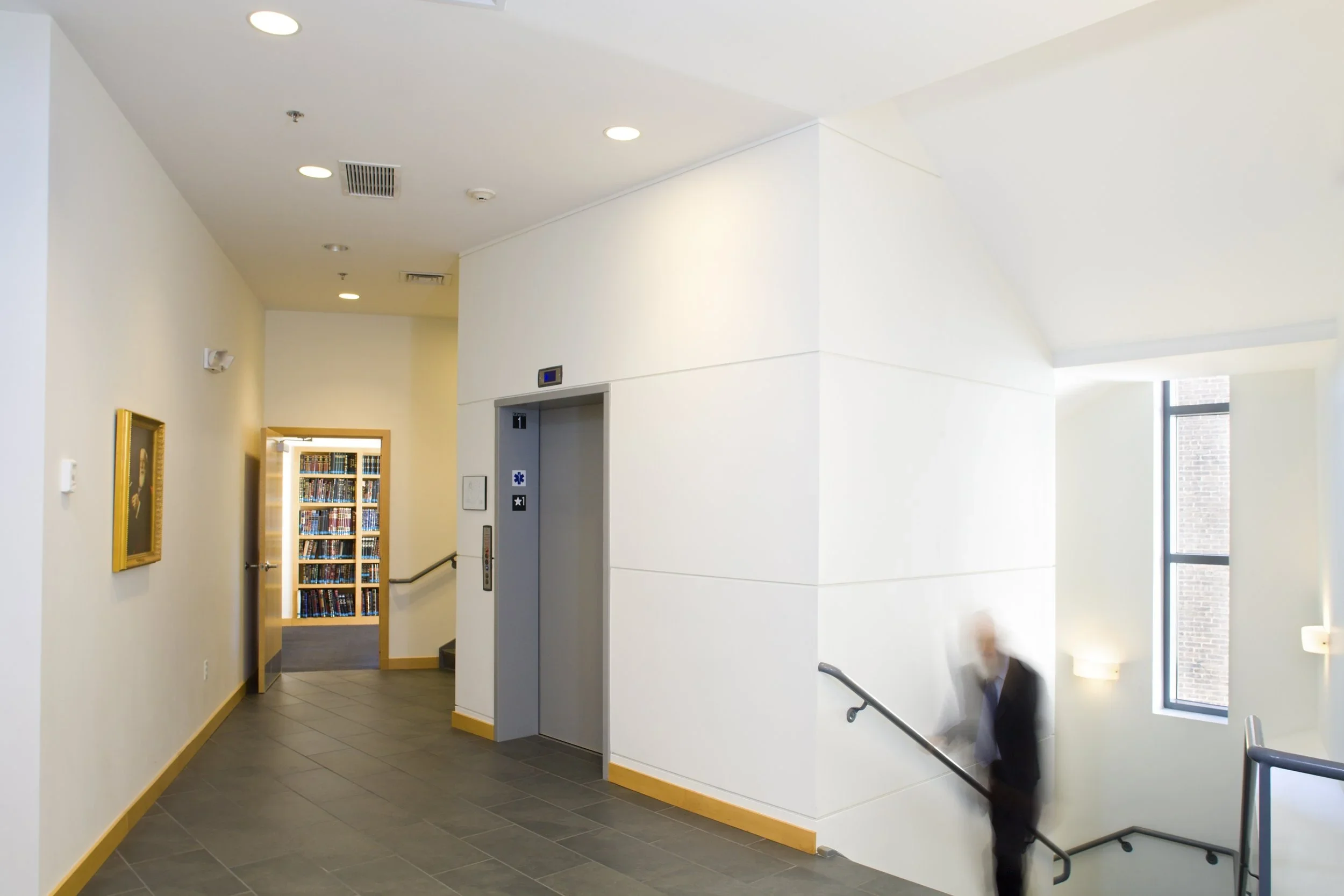 lobby_1_withperson.webp
