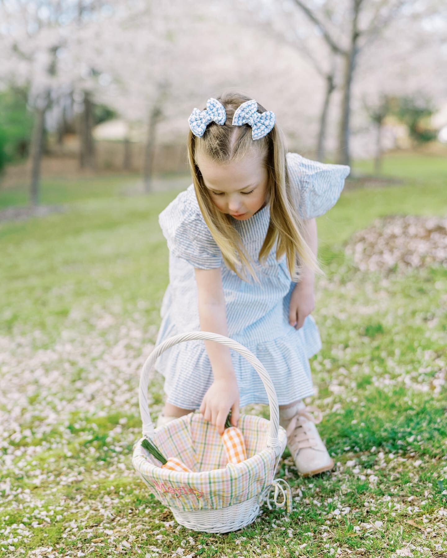 Happy Easter! 🐰 

#miraclemayley #easterbunny #easteroutfit #easterpics