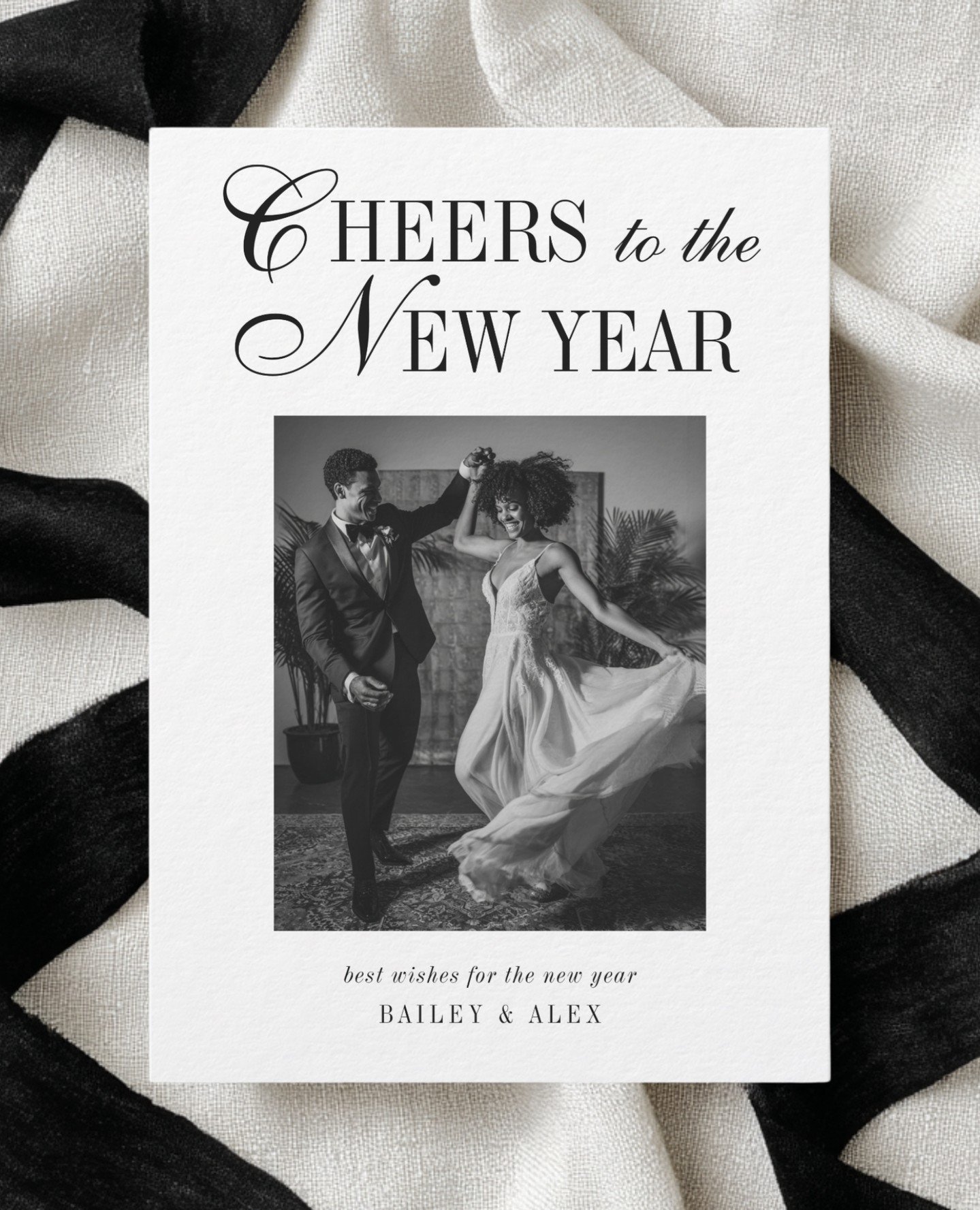 Got married this year? Why not share the joy and send out your favorite wedding photo paired with the best wishes for a new year? ✨️