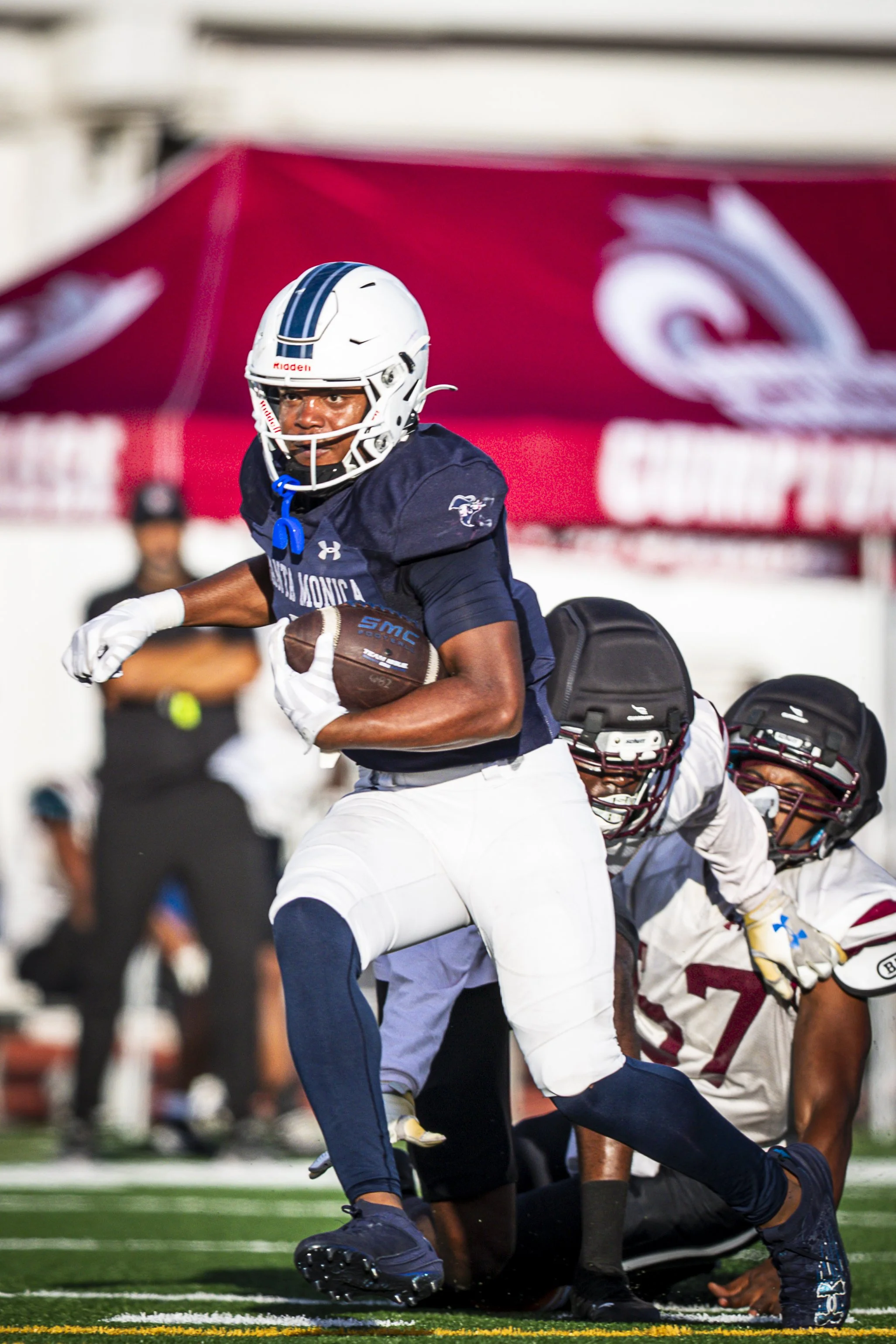 DeLaBarreda_Guillermo_SPO_MFootballVSCompton_7892.jpg
