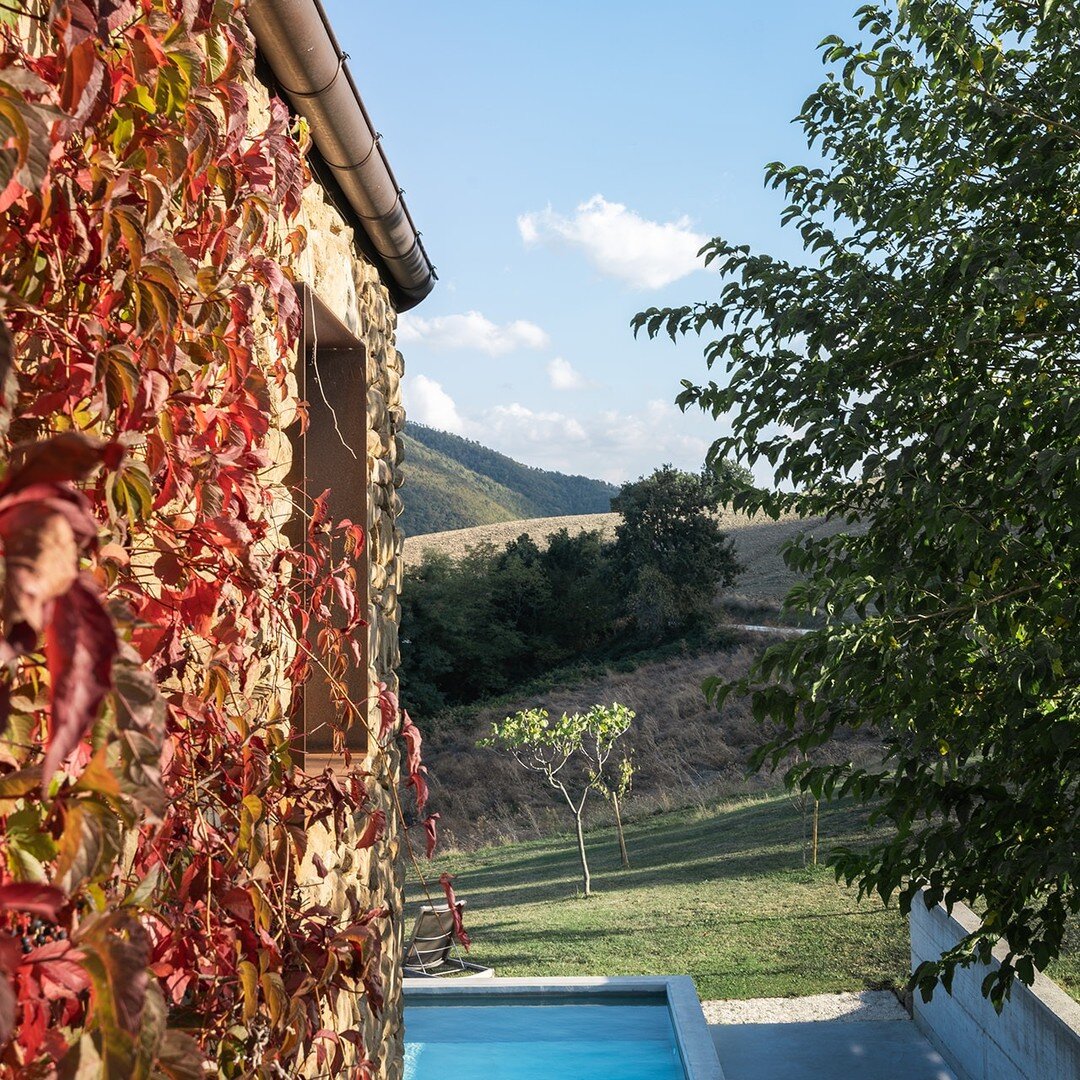 Nestled in Marche, Malatesta Maison offers breathtaking views of the Cesano Valley and easy access to the Adriatic Coast. With sophisticated accommodations and serene outdoor spaces, it's perfect for hosting gatherings with family and friends. Impecc