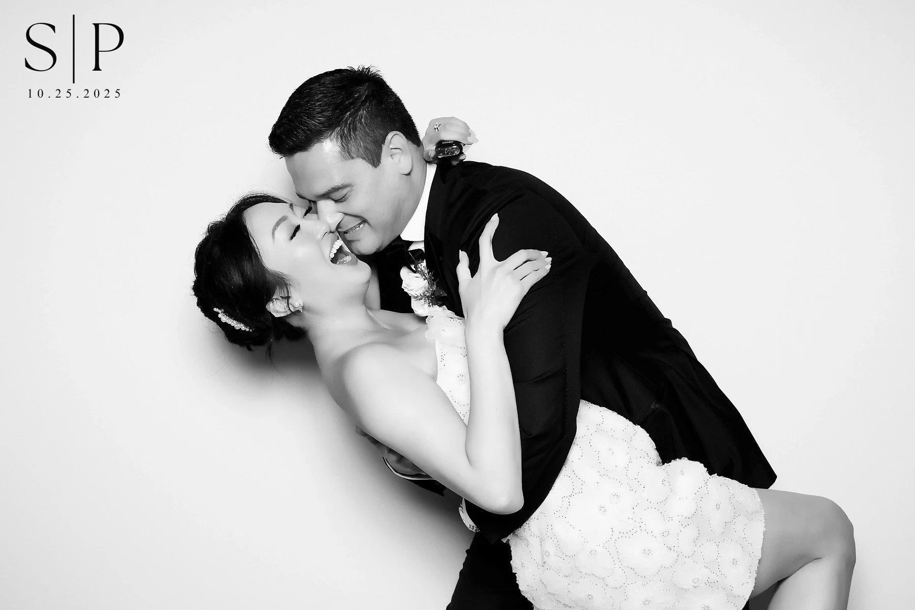 black and white photo booth 1.jpg