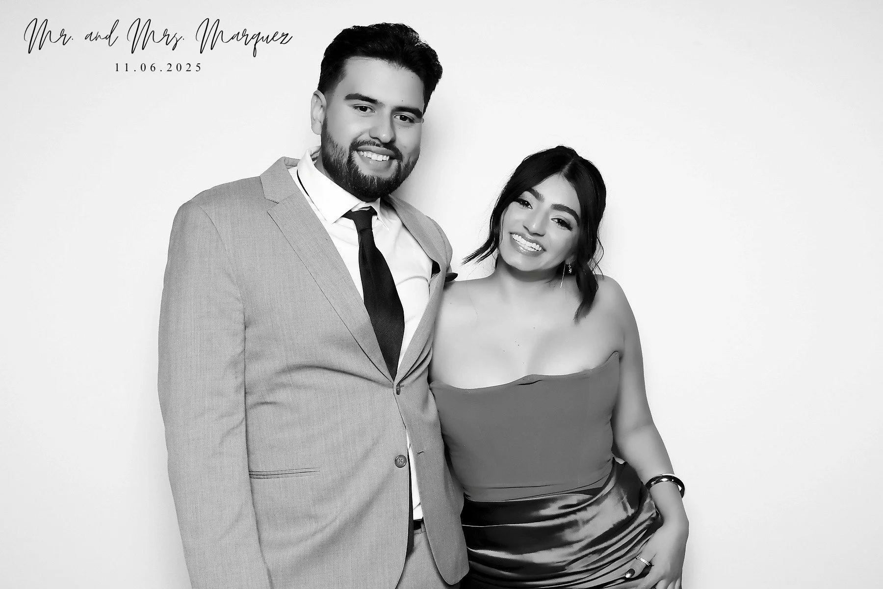 Black and white photo booth 1.jpg