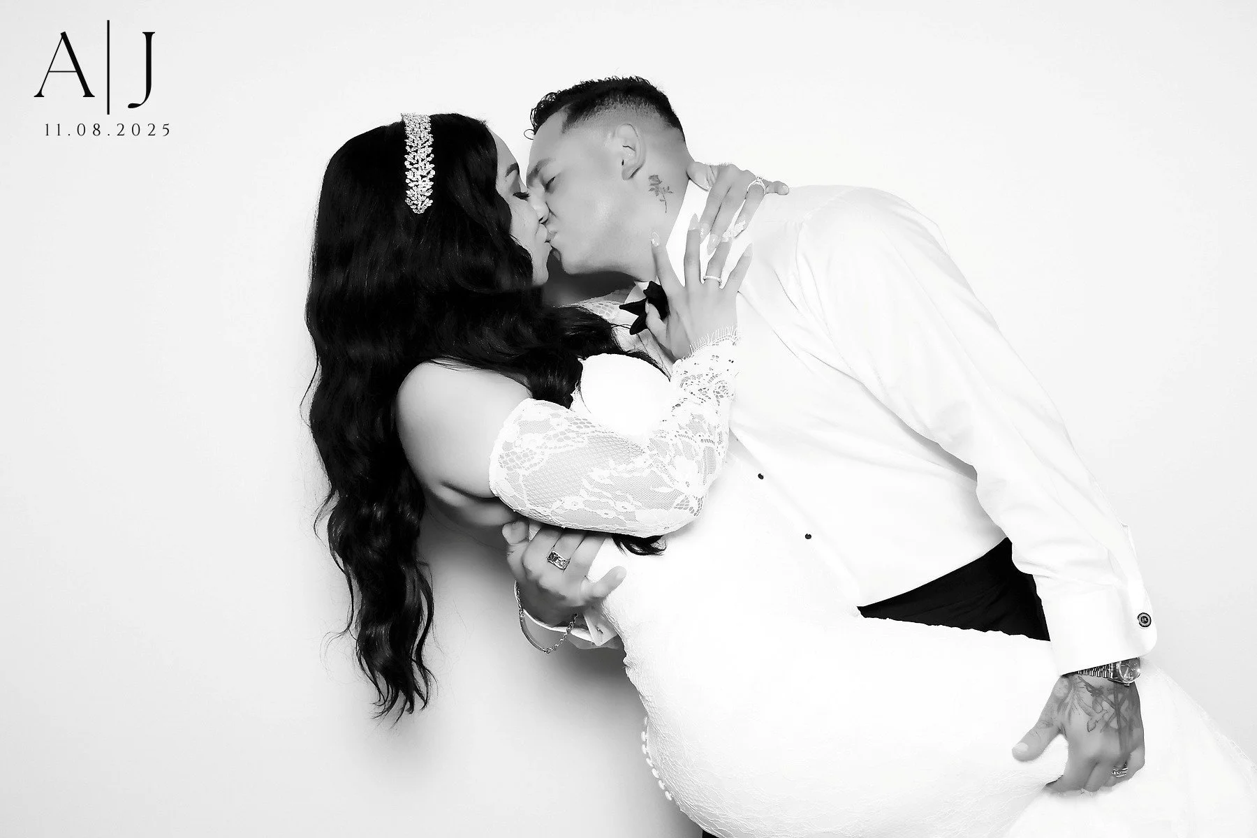 Black and white photo booth 5.jpg