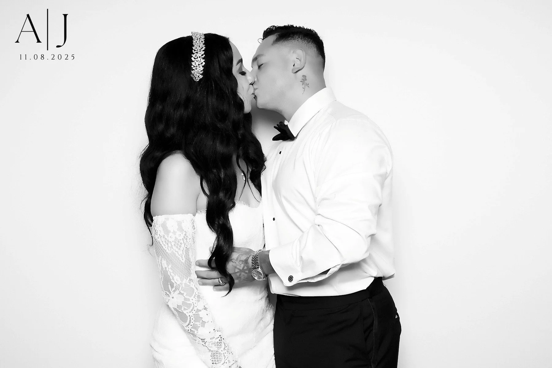 Black and white photo booth 6.jpg