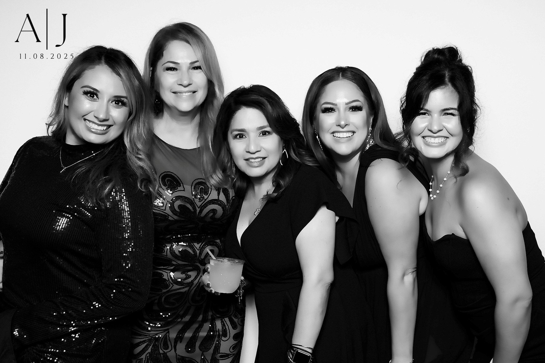Black and white photo booth 2.jpg