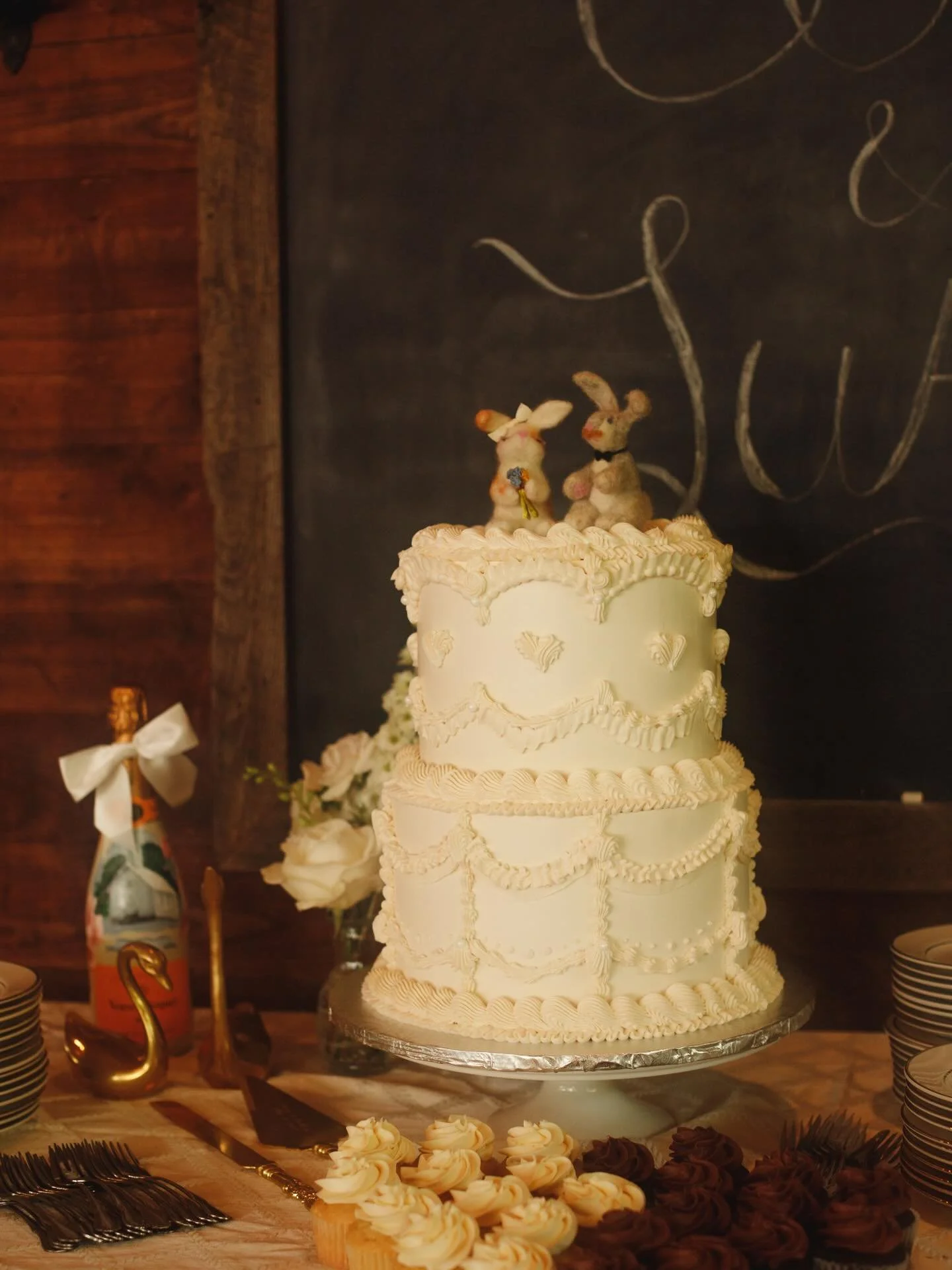 From a few months back 🤍

Absolutely trilled that one of our creations was captured by the incredibly talented @altelement!!