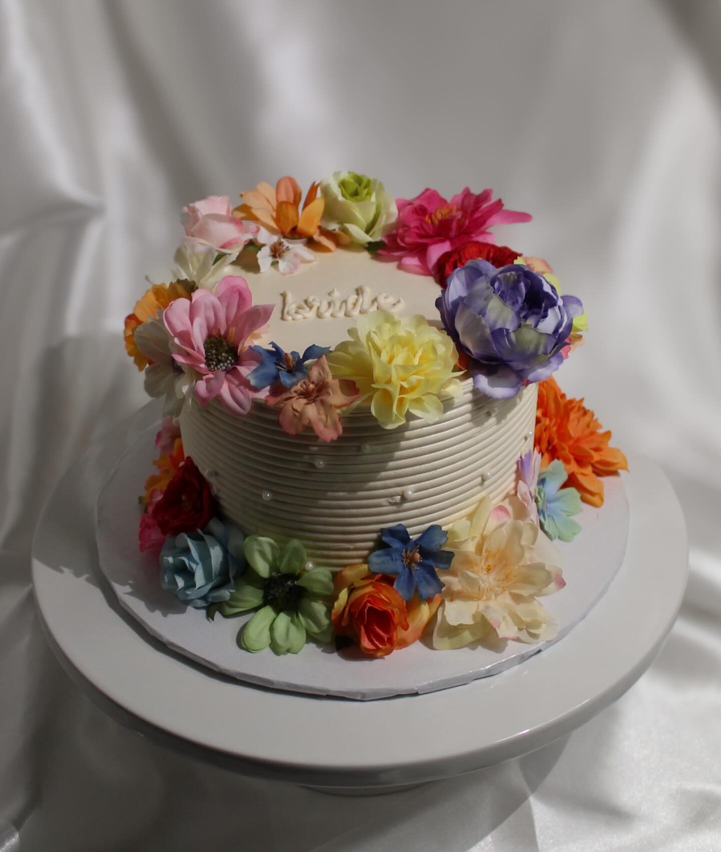 Little bridal cake from a few weeks back 🤍