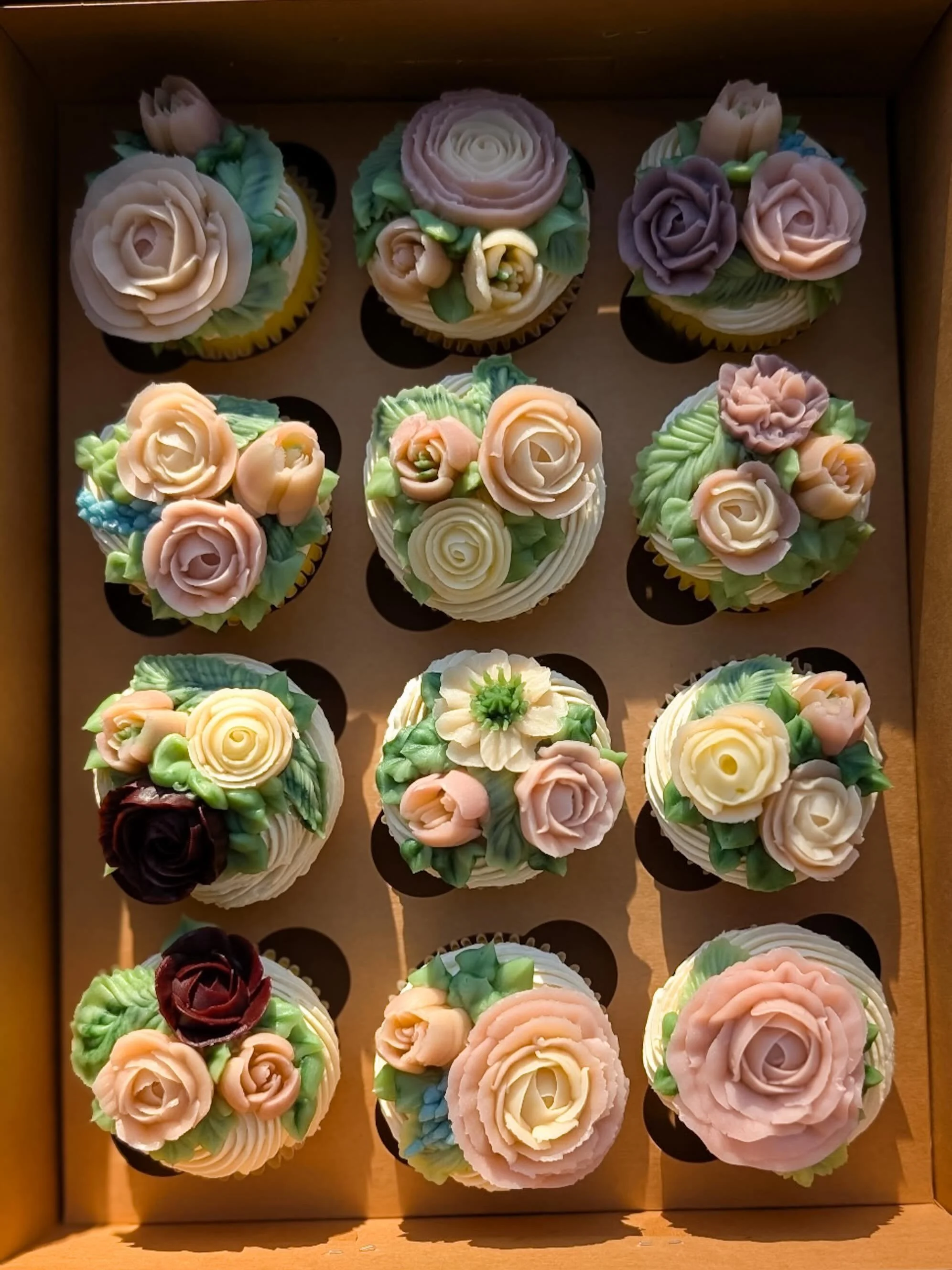 12 out of 108 (108!!!) hand piped buttercream floral cupcakes we made last week 🌱🌸