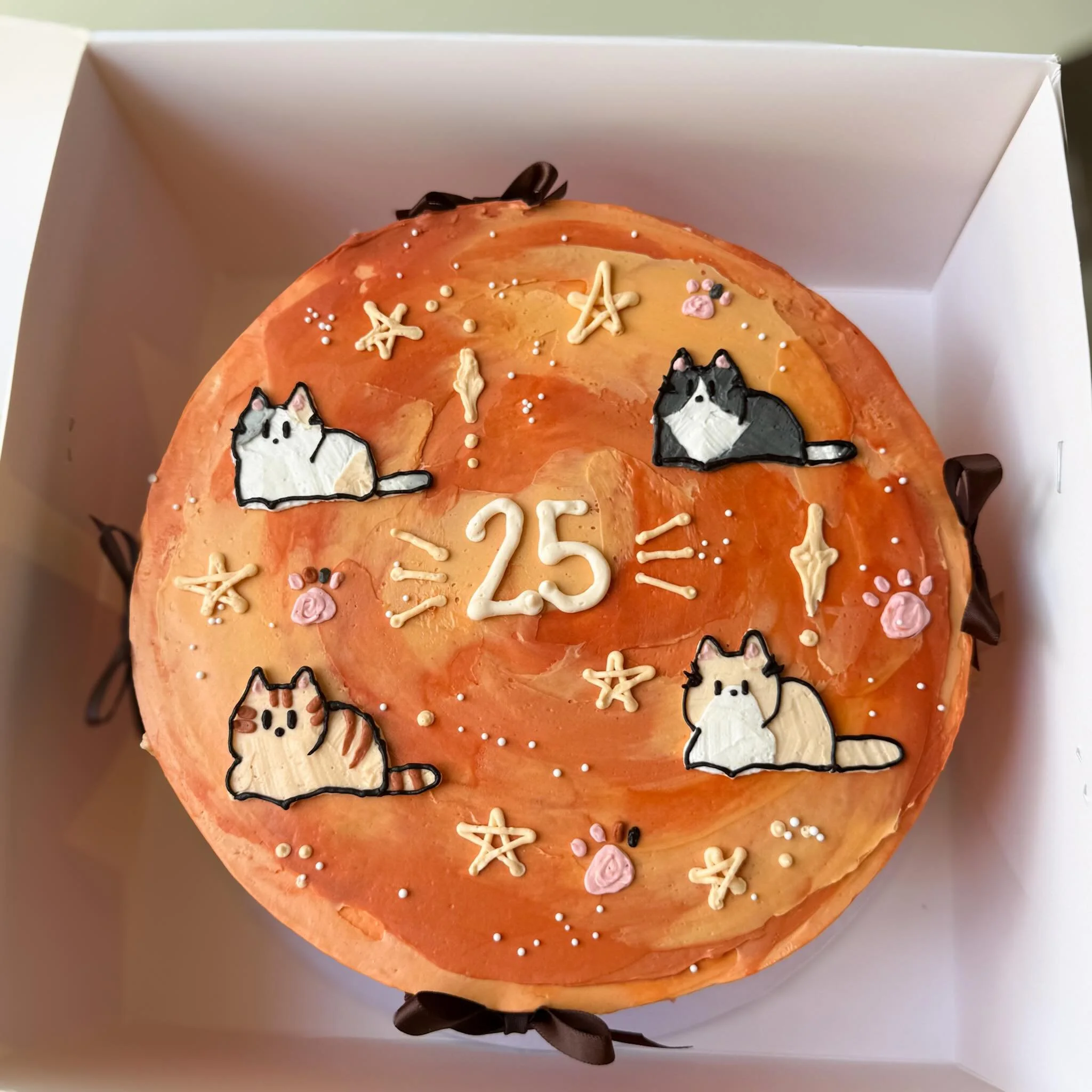 Neko cake! This was a fun one 🐱🧡 Swipe for reference pics ➡️

Flavors: chocolate cake filled with @heritage.homestead.dairy goat milk caramel + iced with cream cheese buttercream