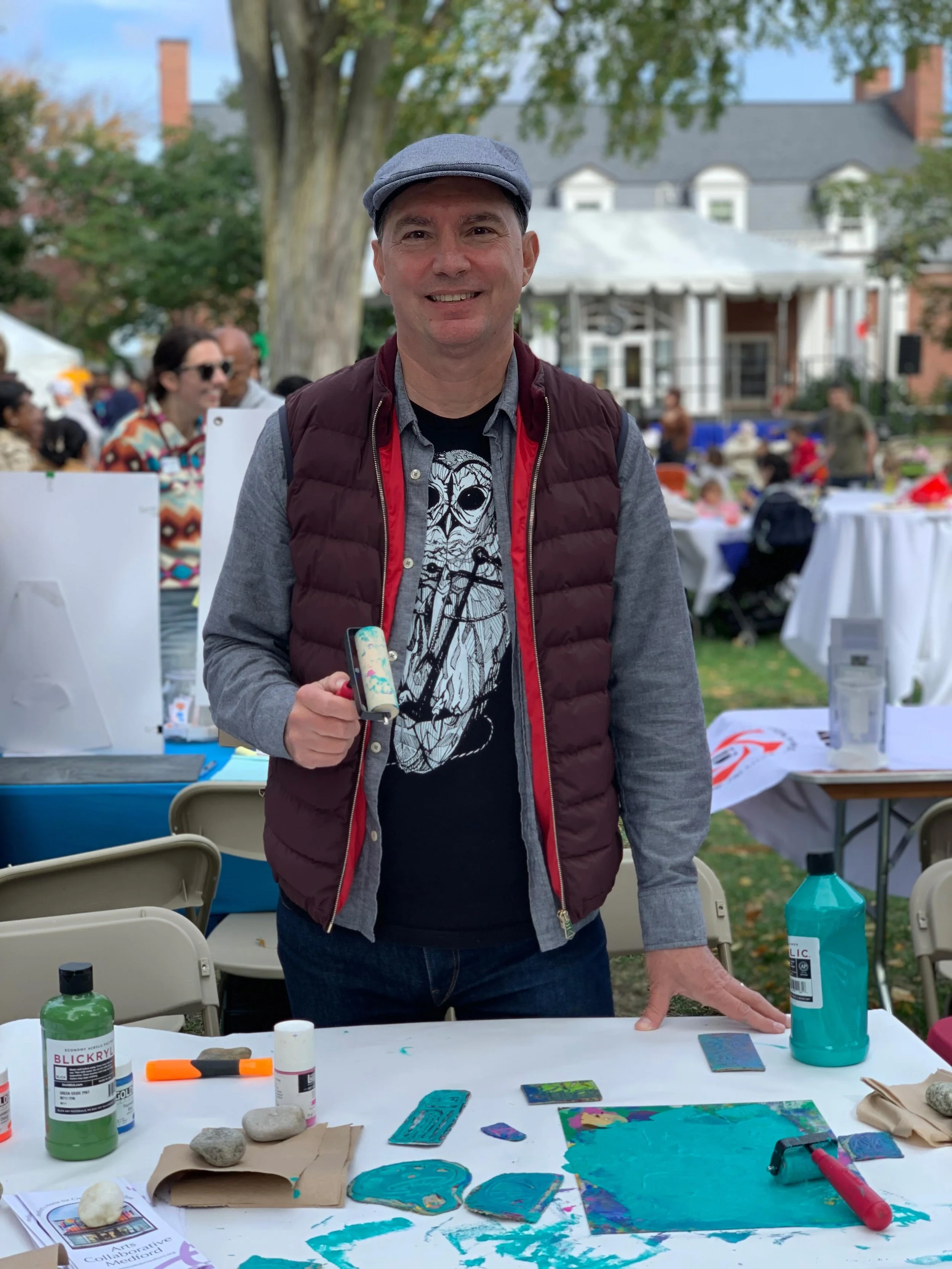 Having fun at Tufts Community Day! @tuftscommunity 

And ACM studio artist Talia Connelly is on the quad doing freestyle portraits! @a.painting.in.the.park