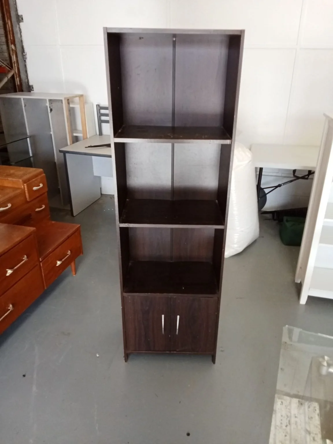 Bookshelf 1.jpg